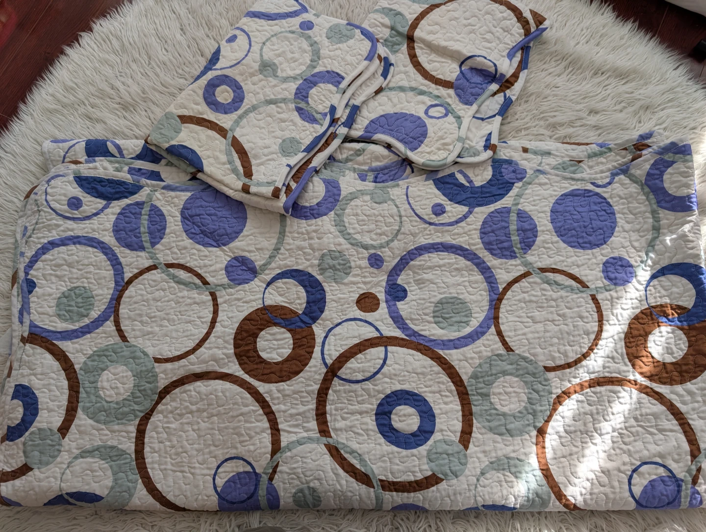 Quilted Throw Blanket with 2 Matching pillowcases