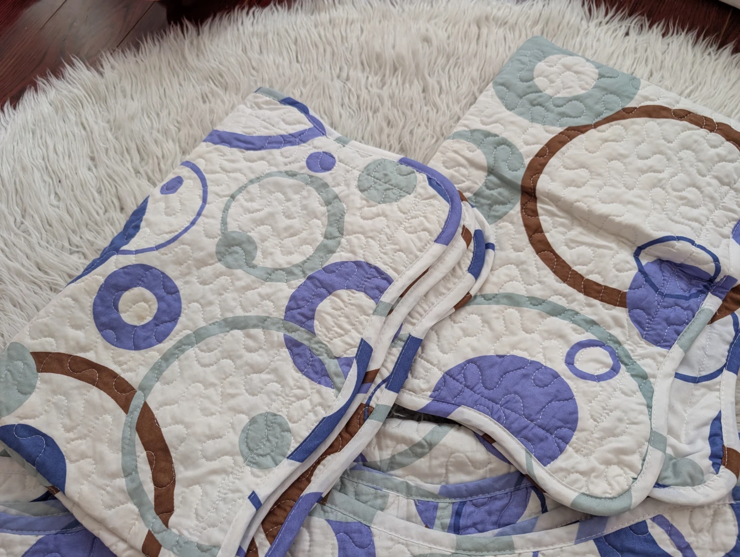 Quilted Throw Blanket with 2 Matching pillowcases - photo 2