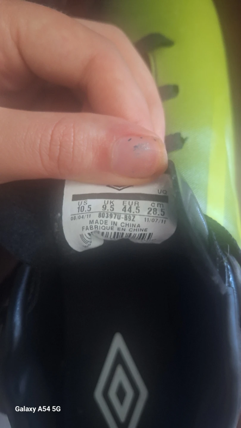 Umbro GT Soccer Cleats Size 9.5 - photo 4