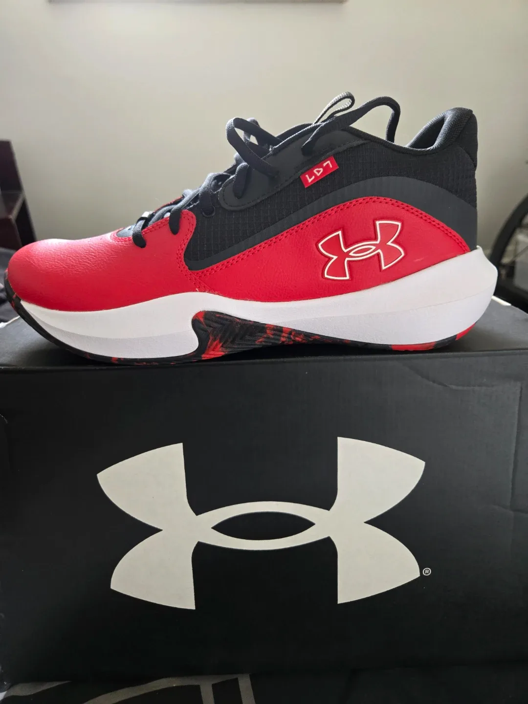 Under Armour Lockdown 7 Sneakers Size 12 NIB