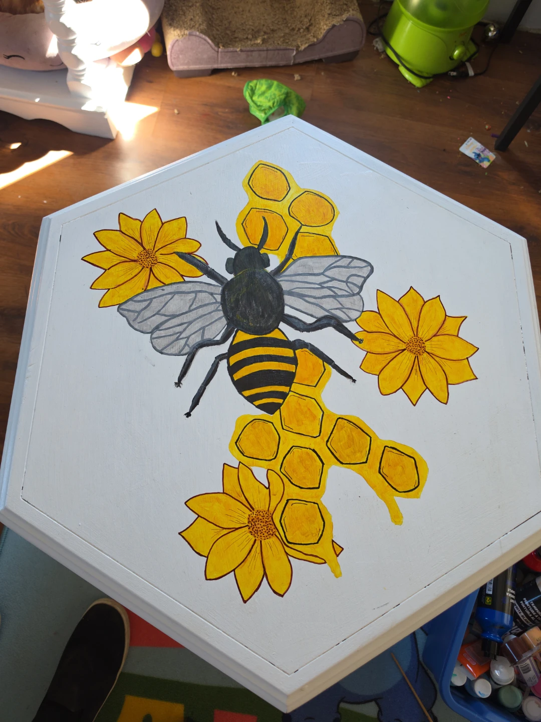 HAND PAINTED bee side table - photo 2