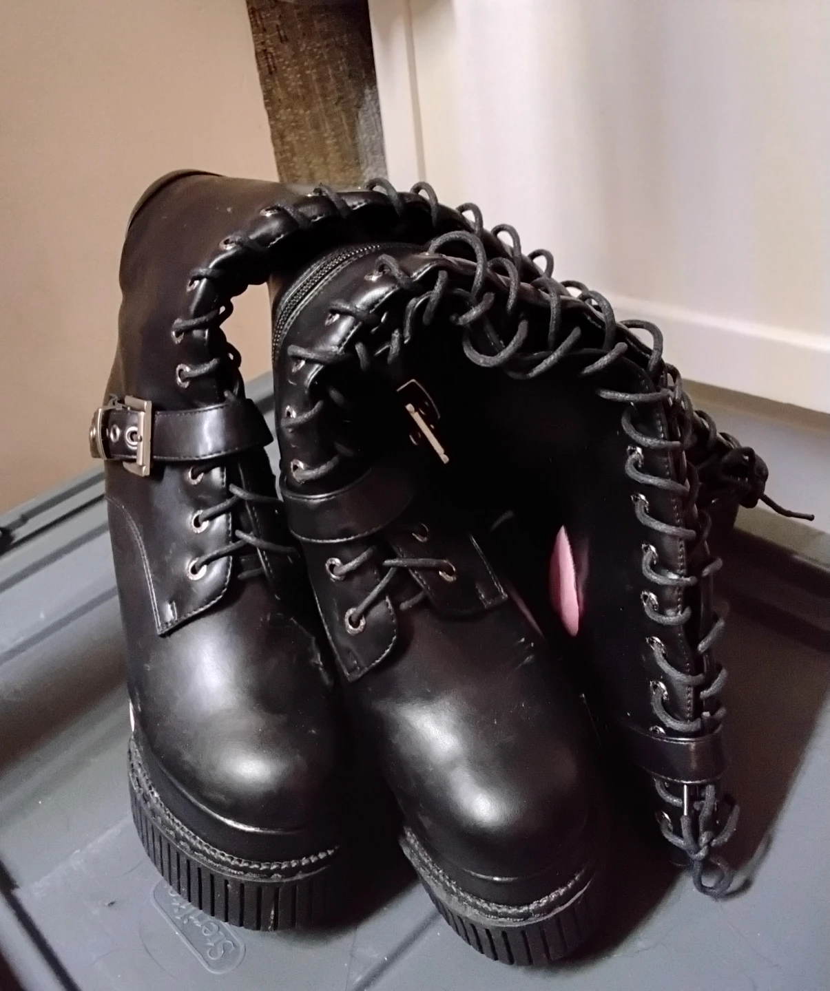 Black Platform Boots with Pink Hearts. Size: 5 - photo 4