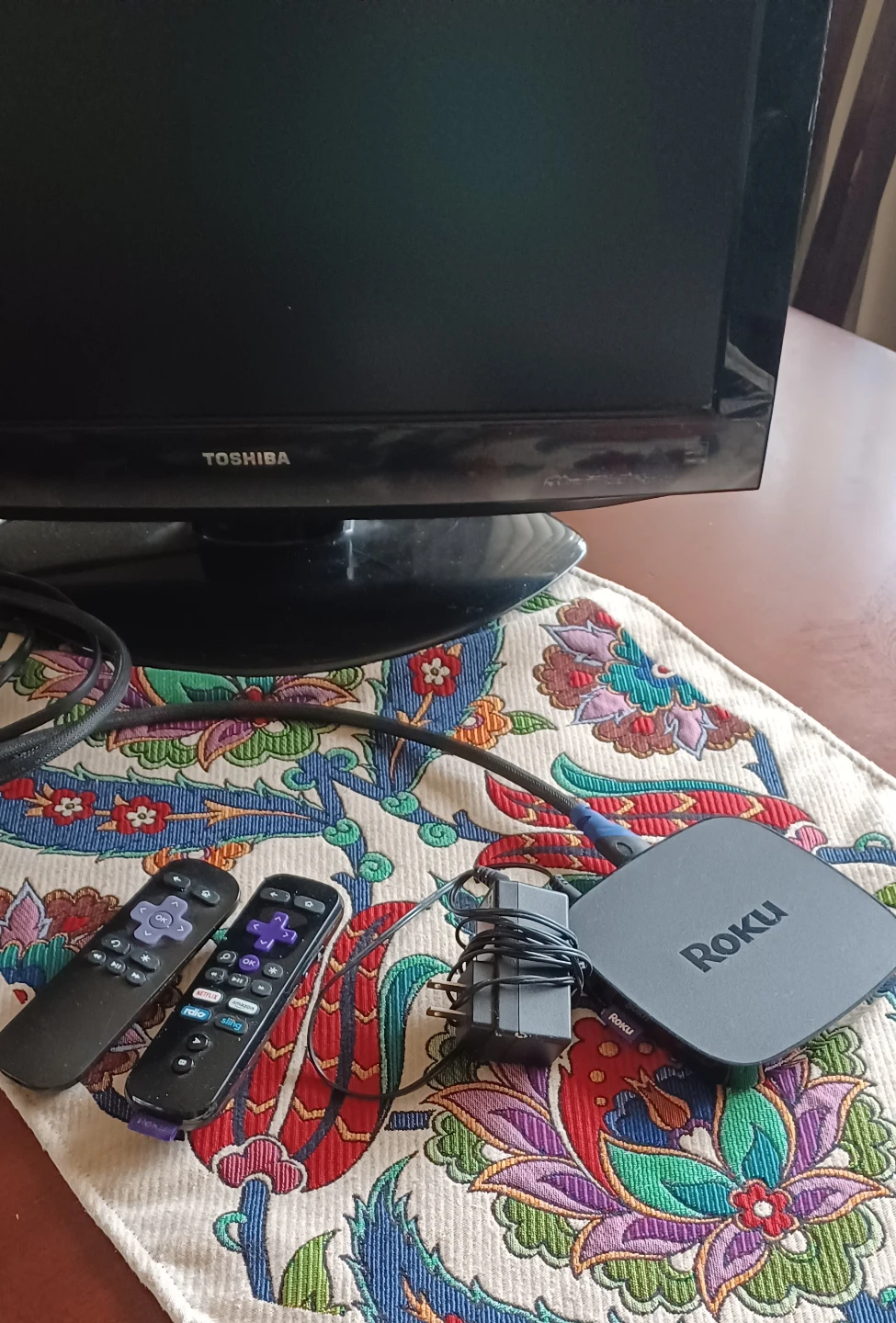 Toshiba 25" TV with Roku Streaming Stick - photo 2