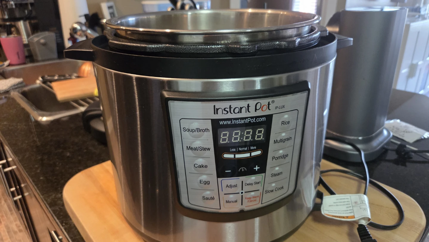 Instant Pot Lux 6-in-1 Multi-Cooker