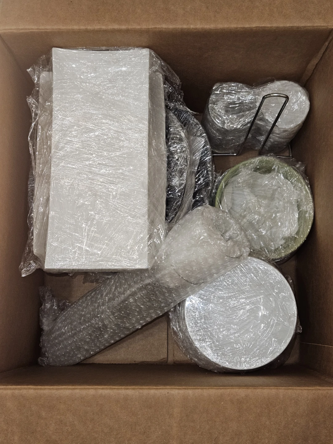 (Moving Sale)Set of ceramic bowls and plates