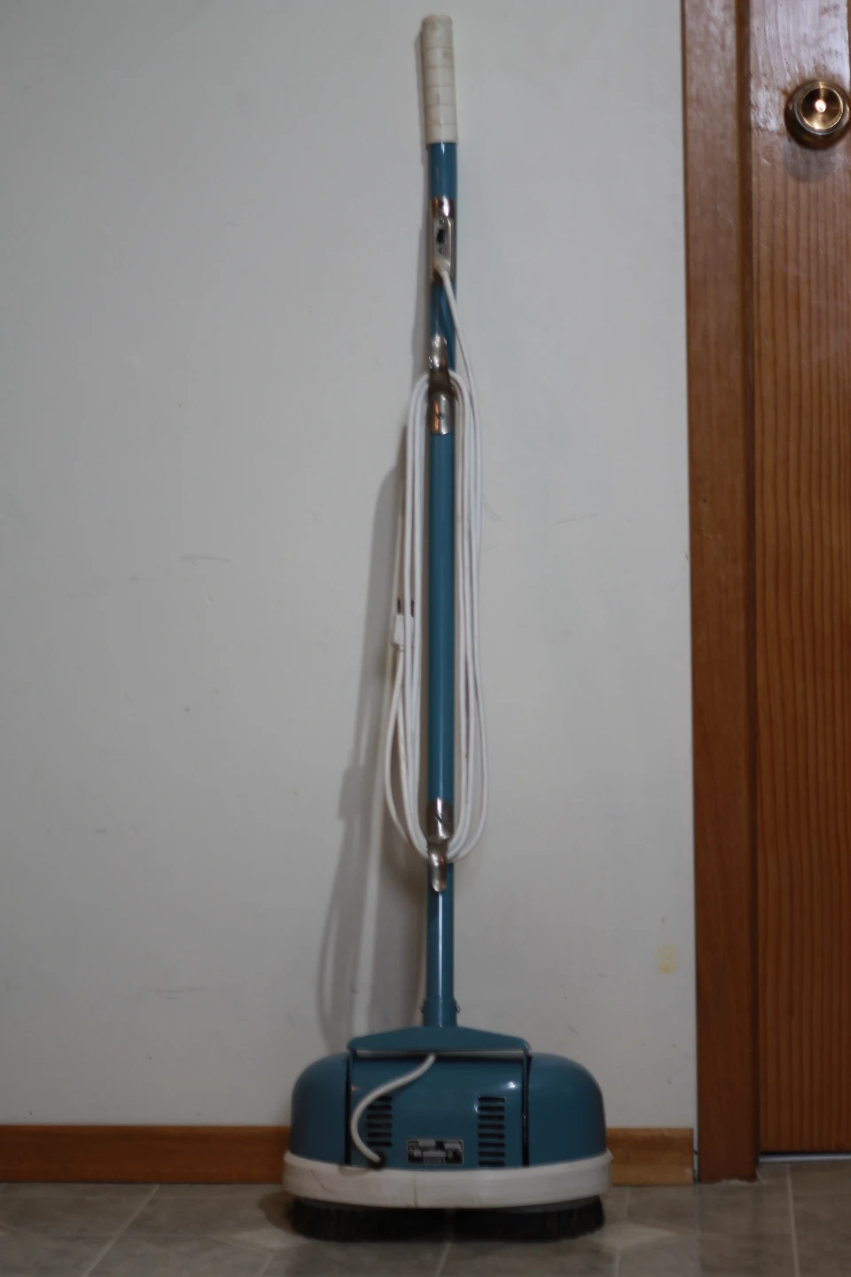 Viking Floor Polisher with Eatons Model 1915 - photo 2