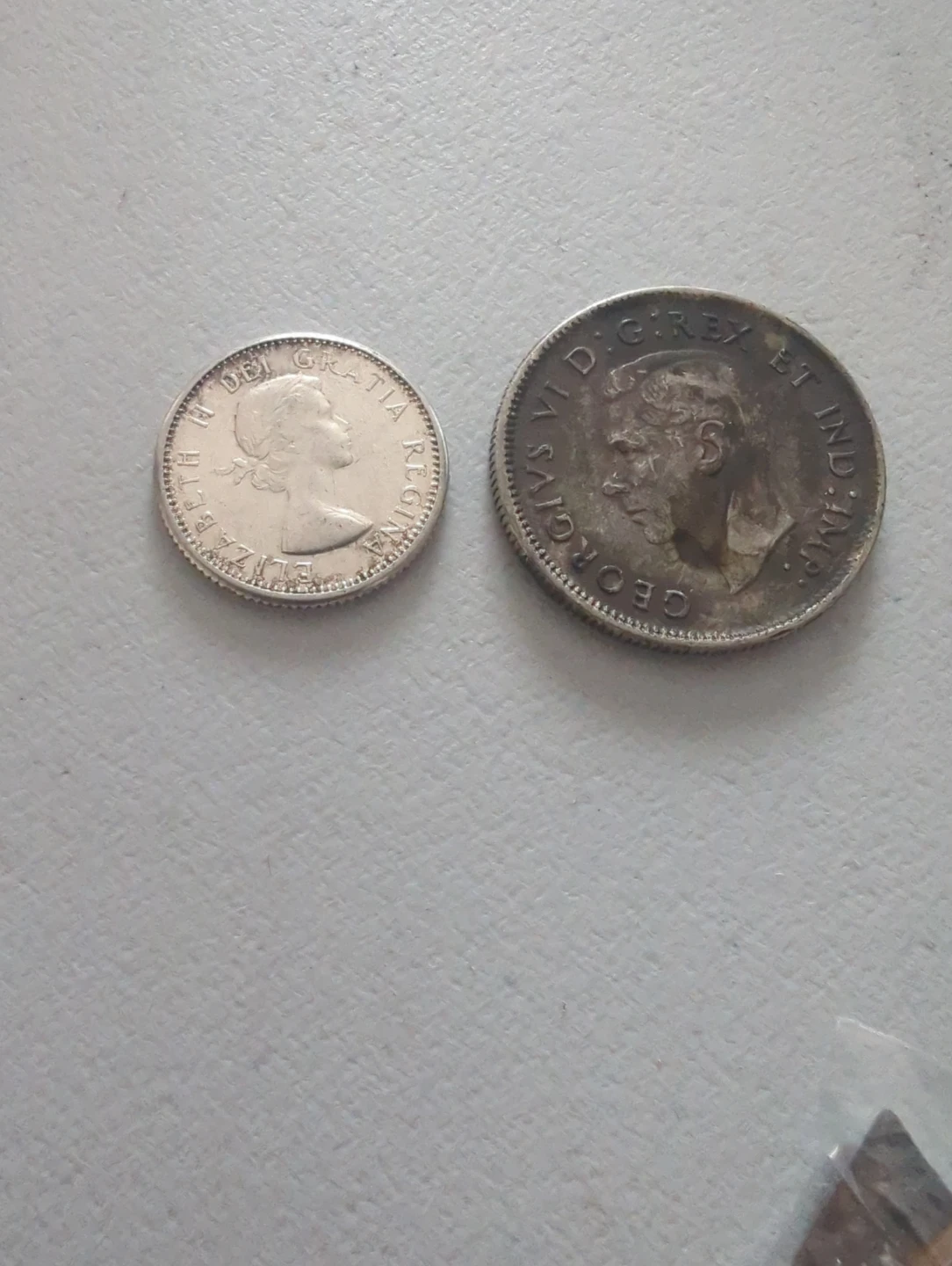 Canada 1940 25 Cents and 1968 10 Cents Coins - photo 2