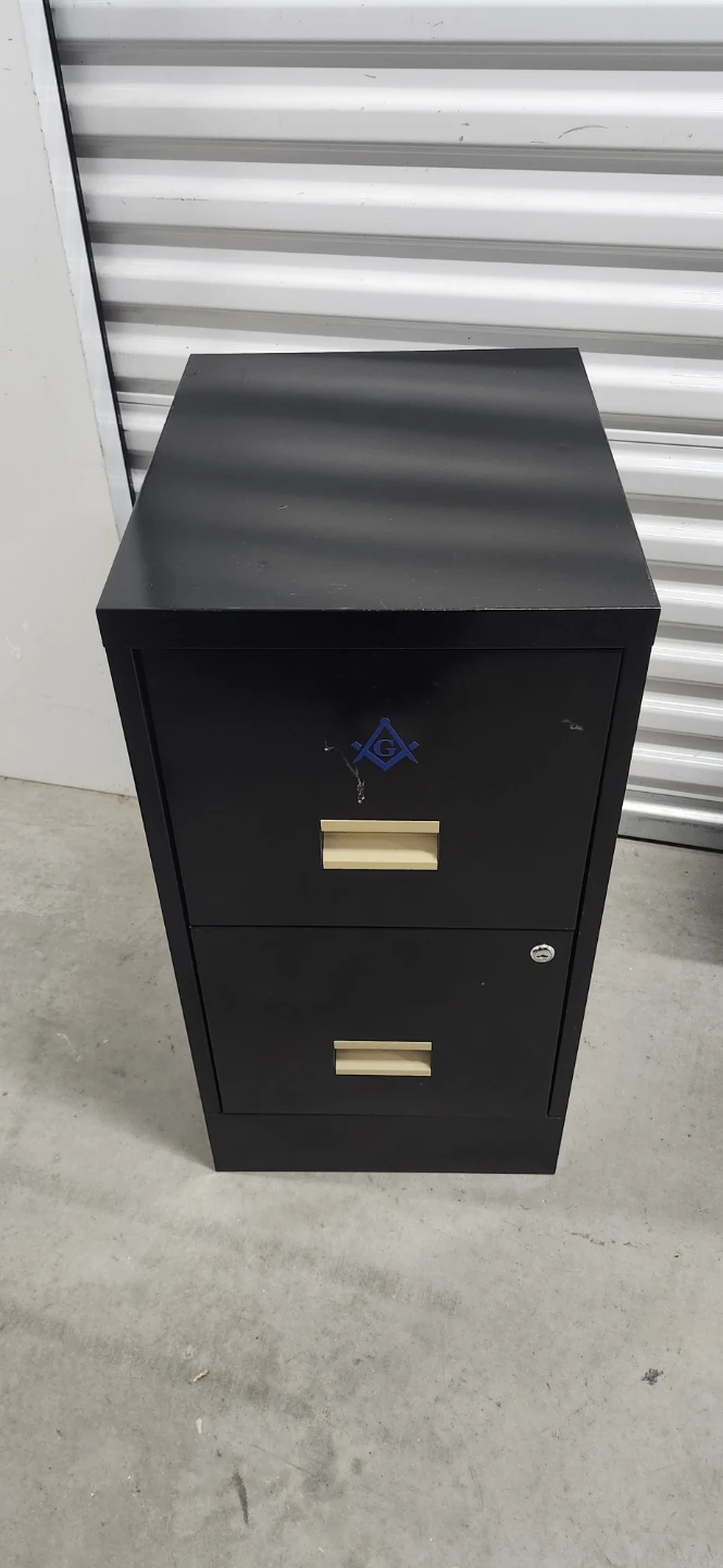 Metal filing cabinet ( no key)