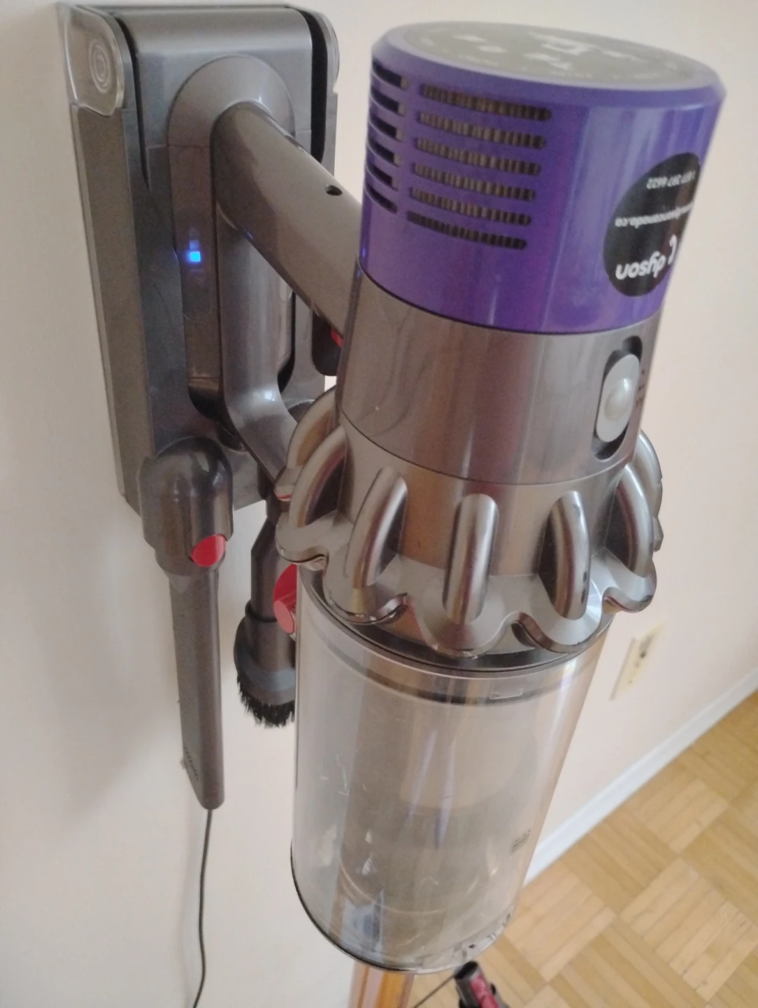 Dyson Cyclone V10 Vacuum Cleaner - photo 2