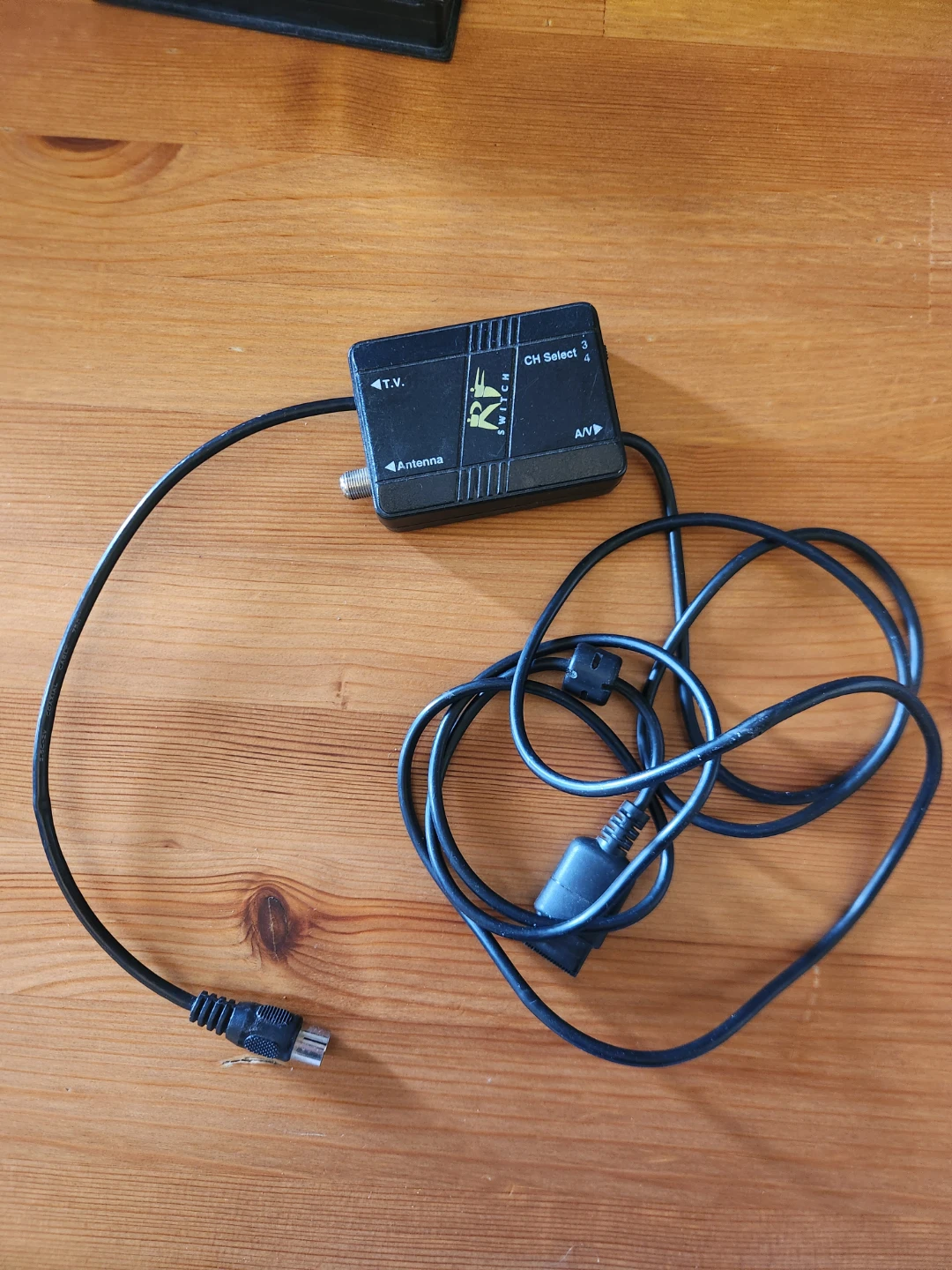 Bundle Sega Genesis RF Unit MK-1632 and Controller - photo 3