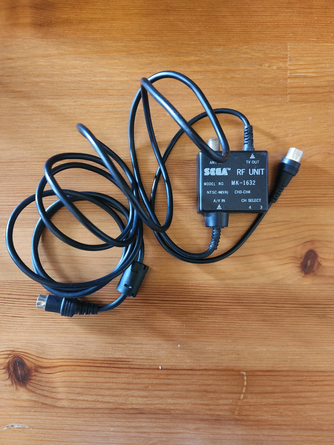 Bundle Sega Genesis RF Unit MK-1632 and Controller - photo 4