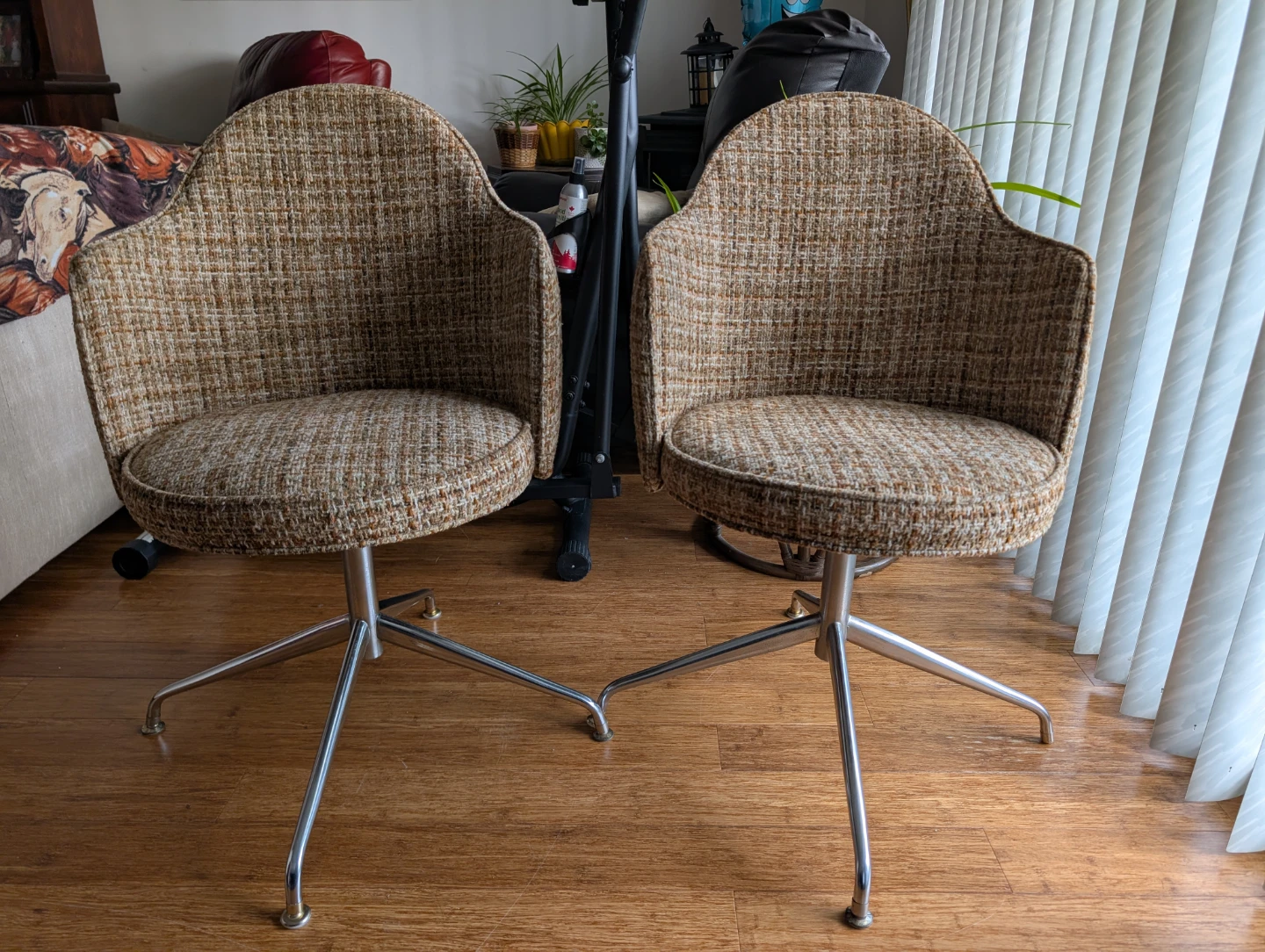 Set of 2 Swivel Accent Chairs - photo 3