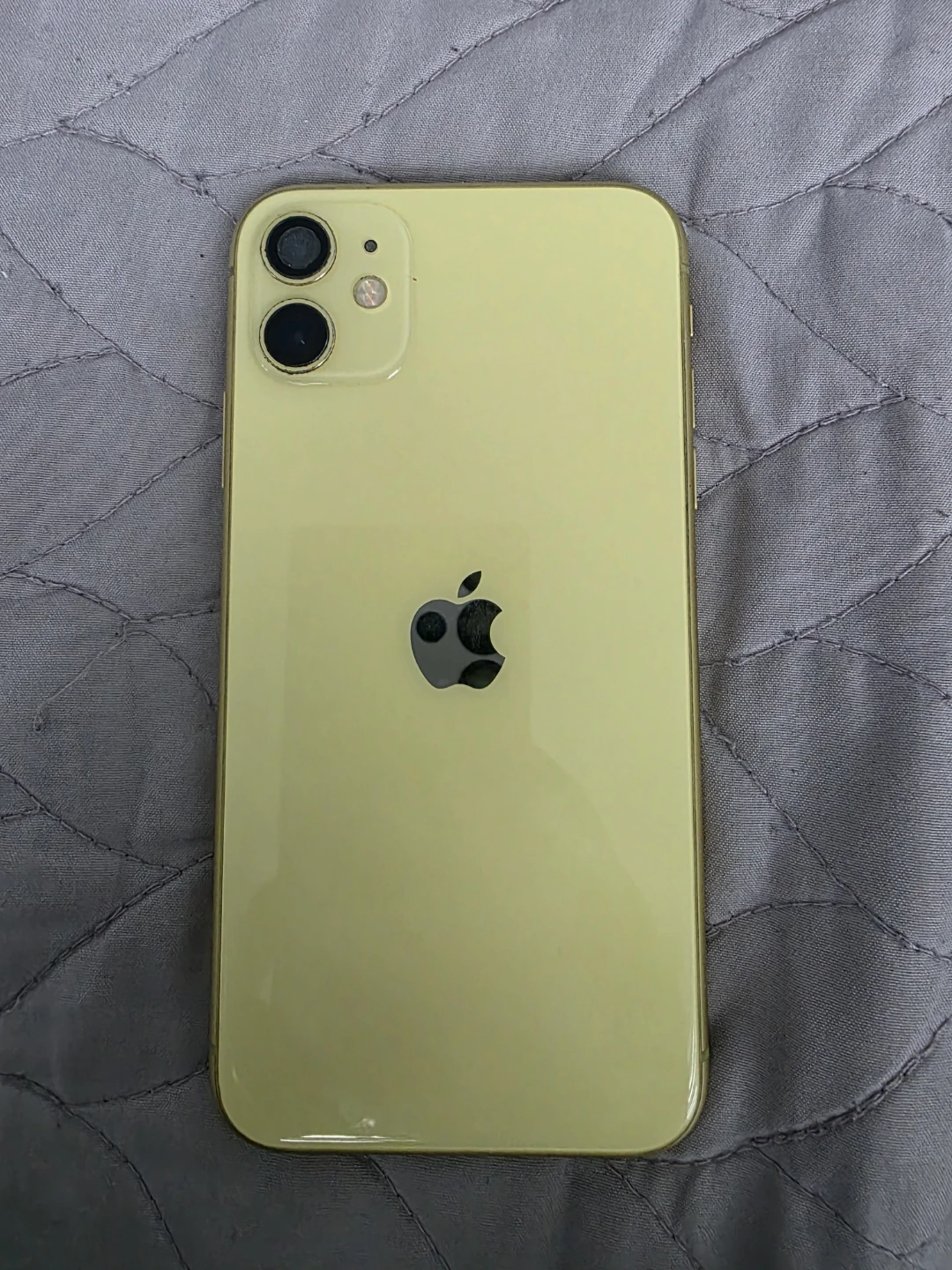 Apple iPhone 11 - Yellow ( No Power ONLY FOR PARTS)