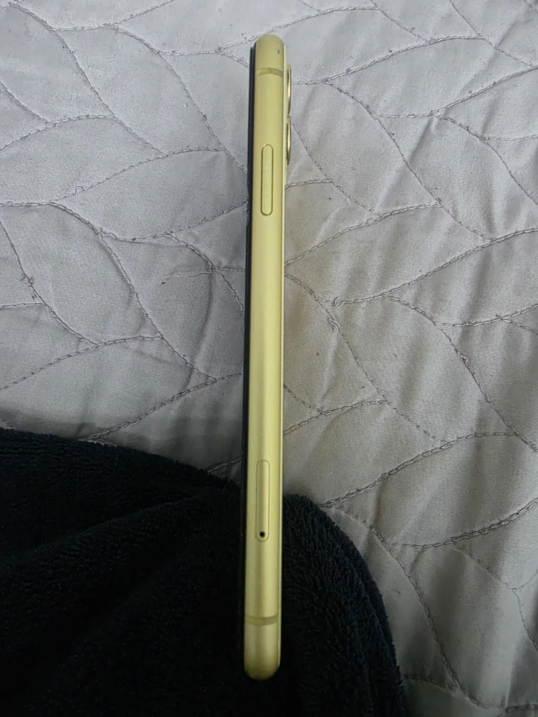 Apple iPhone 11 - Yellow ( No Power ONLY FOR PARTS) - photo 3