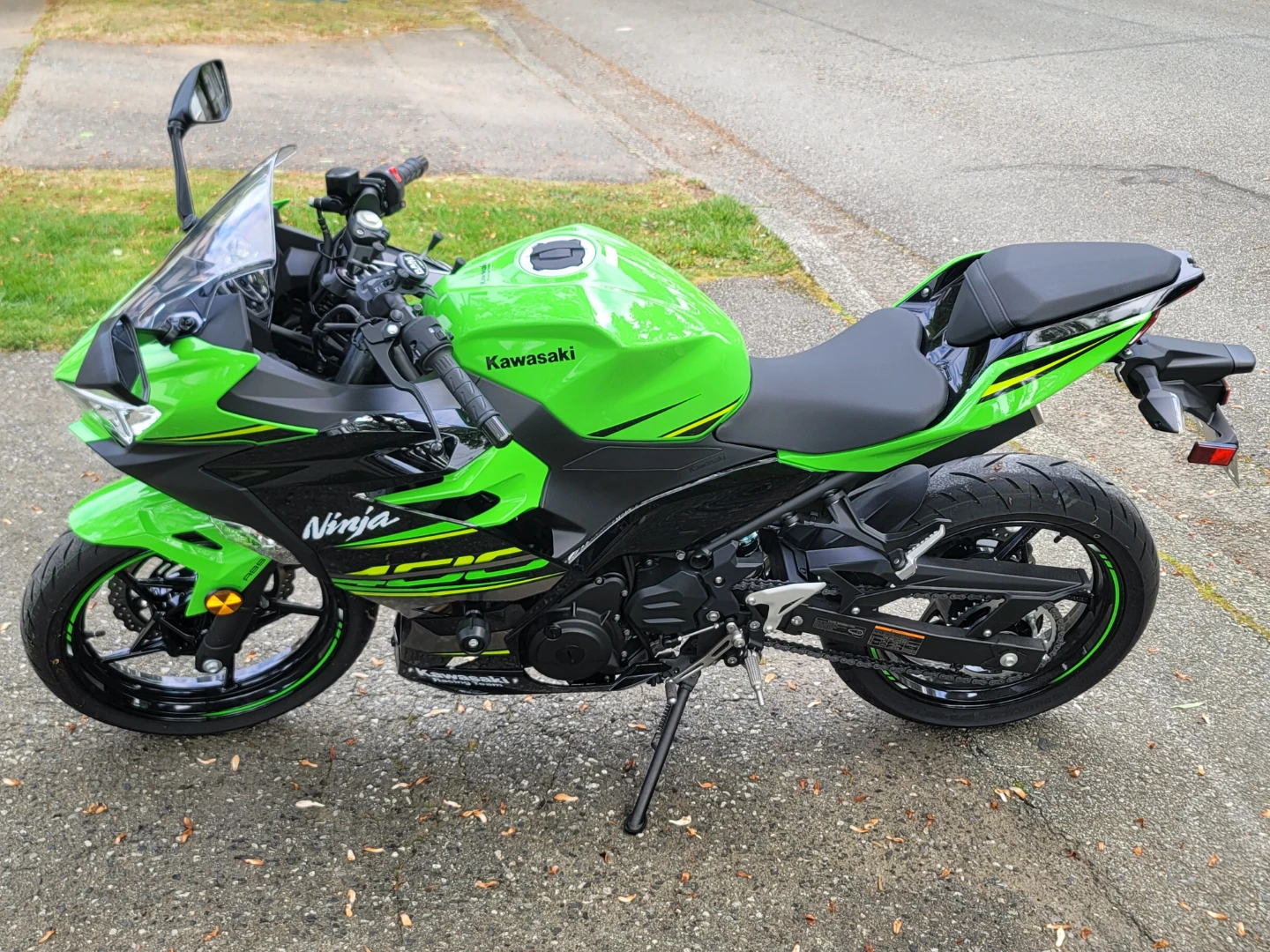 Kawasaki Ninja 400 Motorcycle Race Team Edition