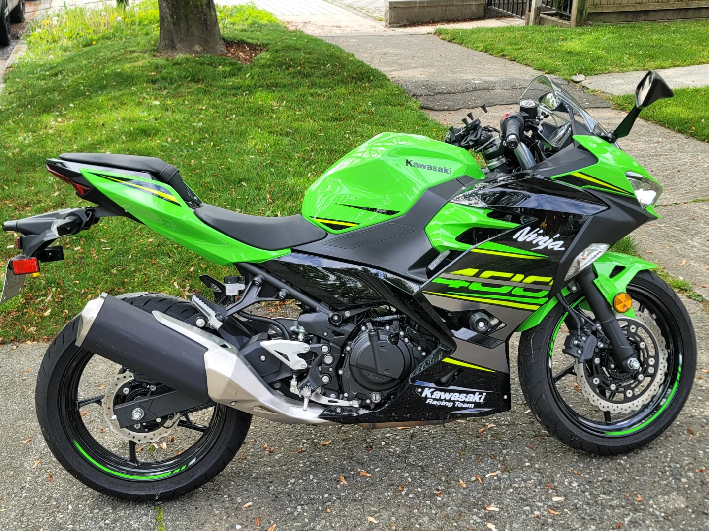 Kawasaki Ninja 400 Motorcycle Race Team Edition - photo 2