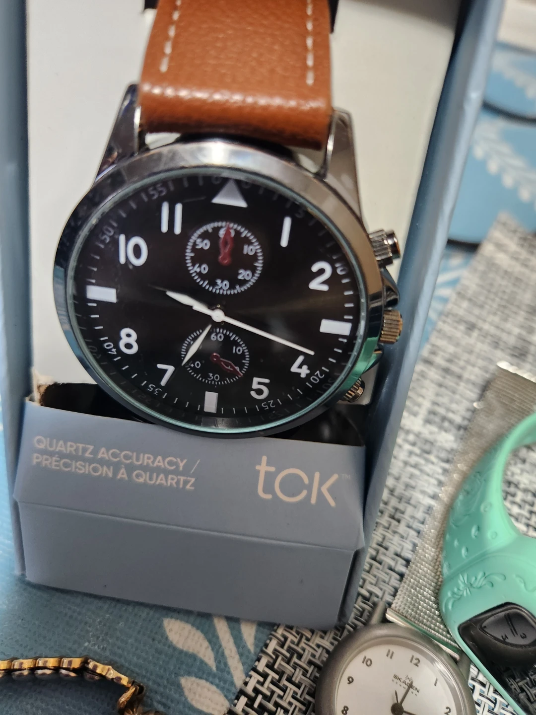 old watches all need batteries. Everything for $15 - photo 5