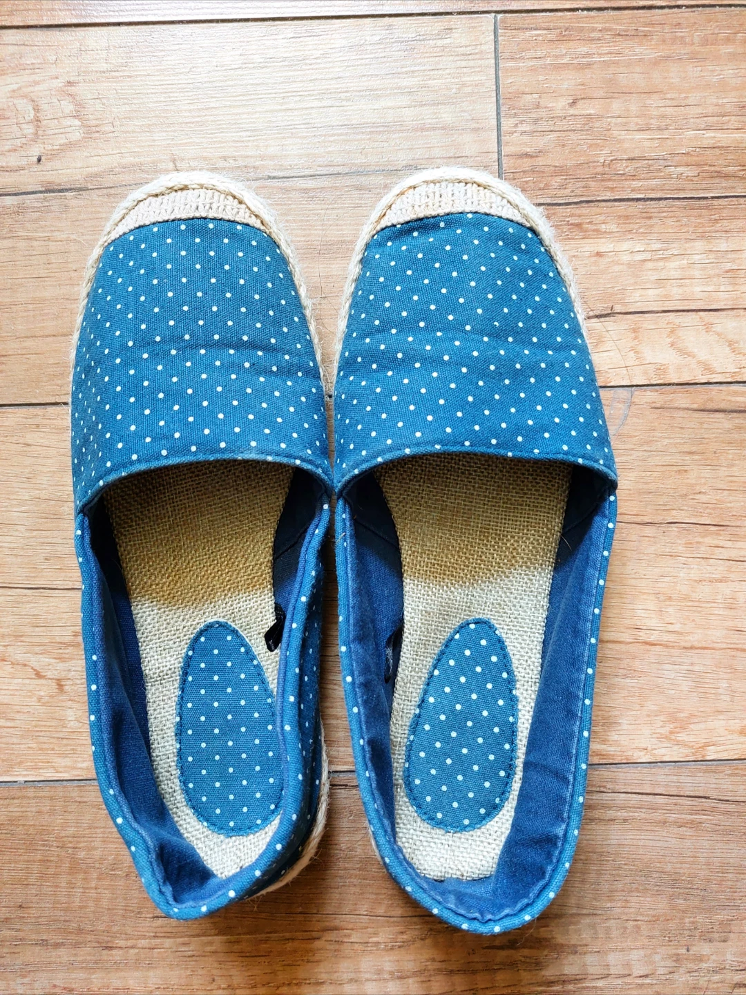 Cute blue polkadot shoes - Size 6