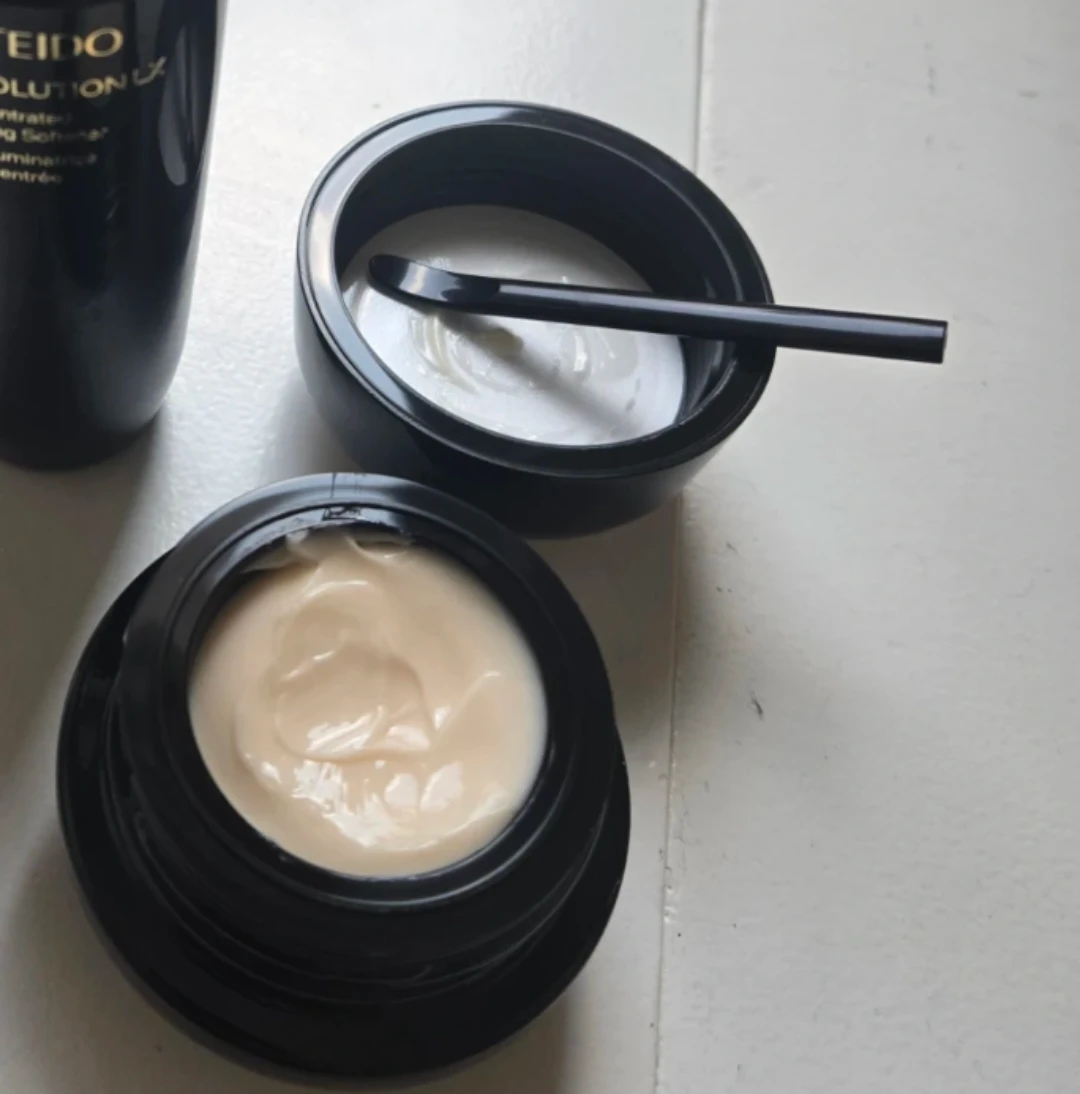 Future Solution LX Eye and Lip Contour Regenerating Cream