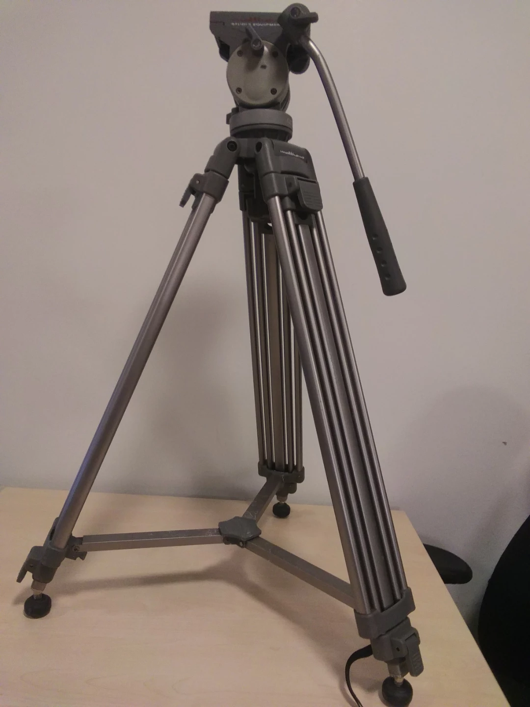 Video Tripod - photo 3