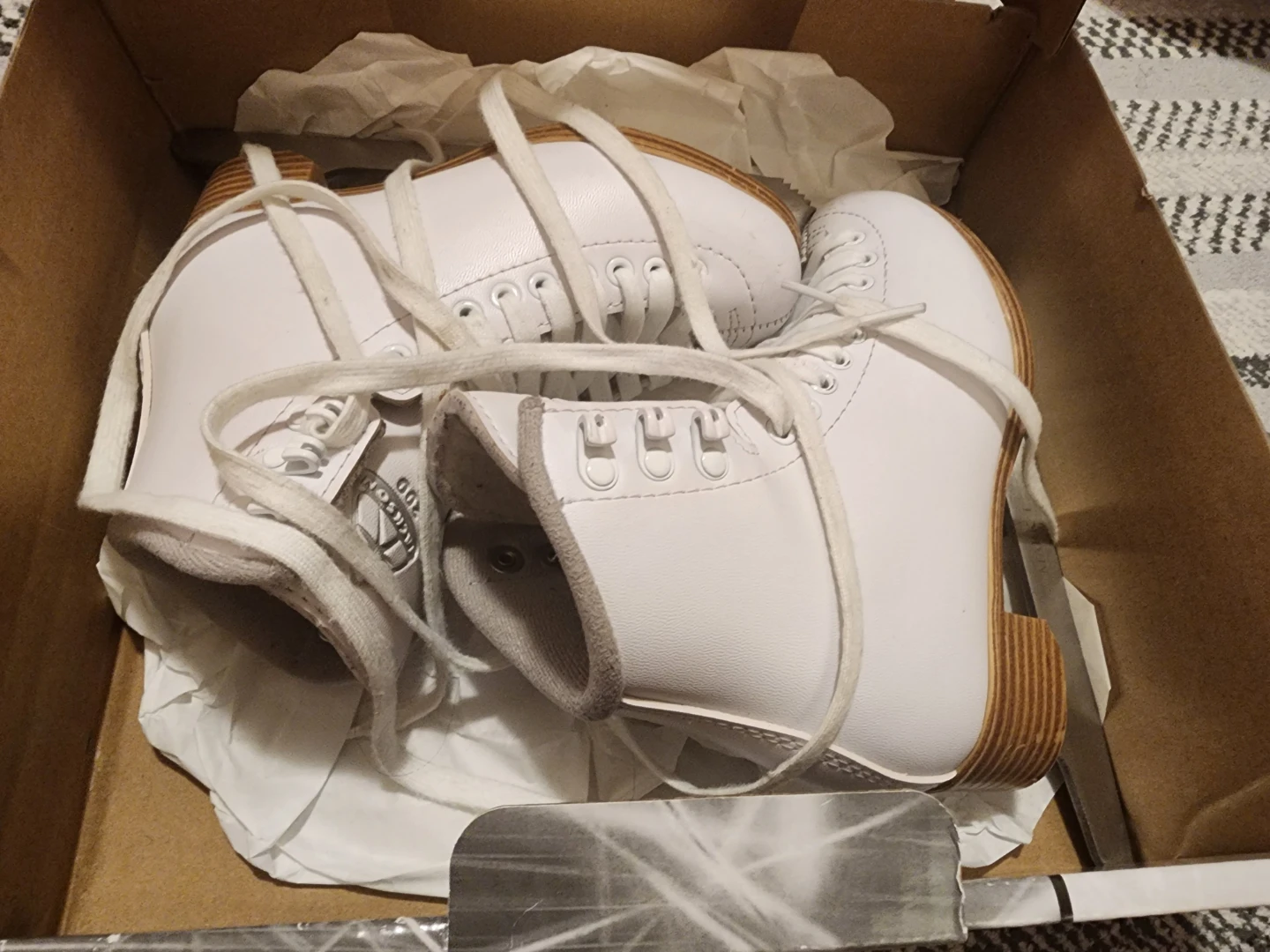 Jackson Ultima JS201 Figure Skates - White, Size 2 - photo 2