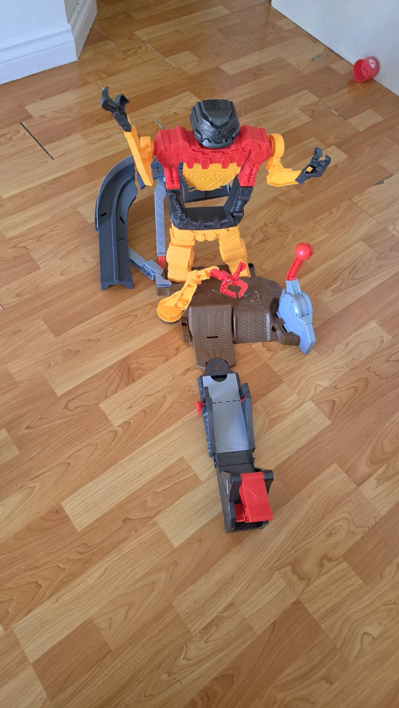 Hot Wheels Robot Takedown Track Set
