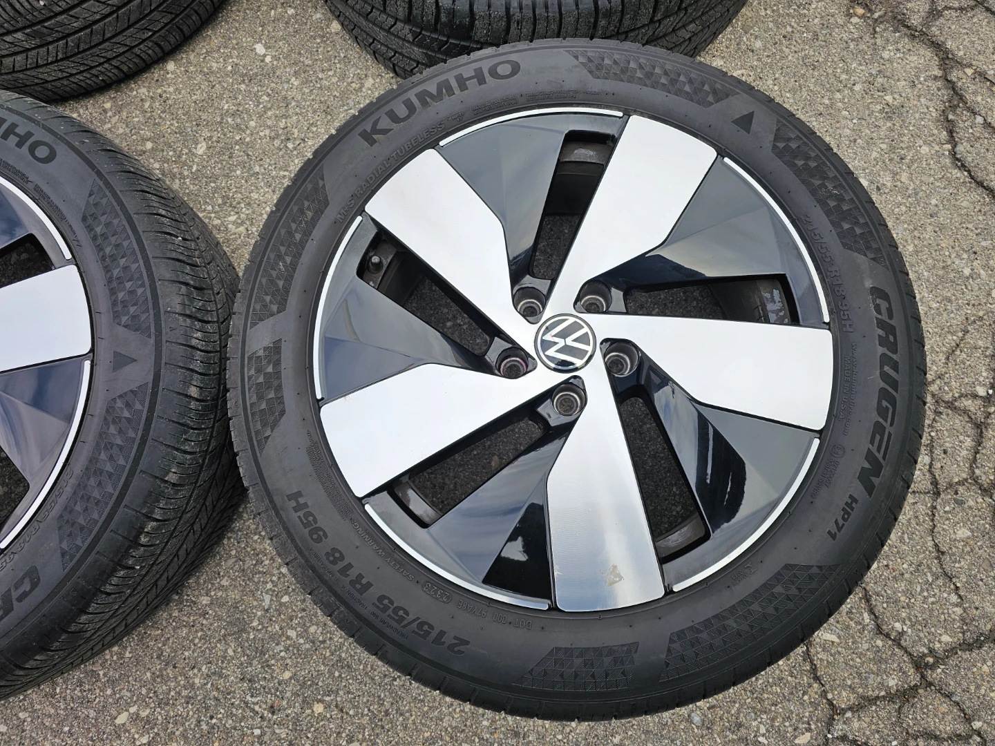 VOLKSWAGEN TAOS O.E.M RIMS AND ALL SEASON TIRES 215/55 R18 - photo 4