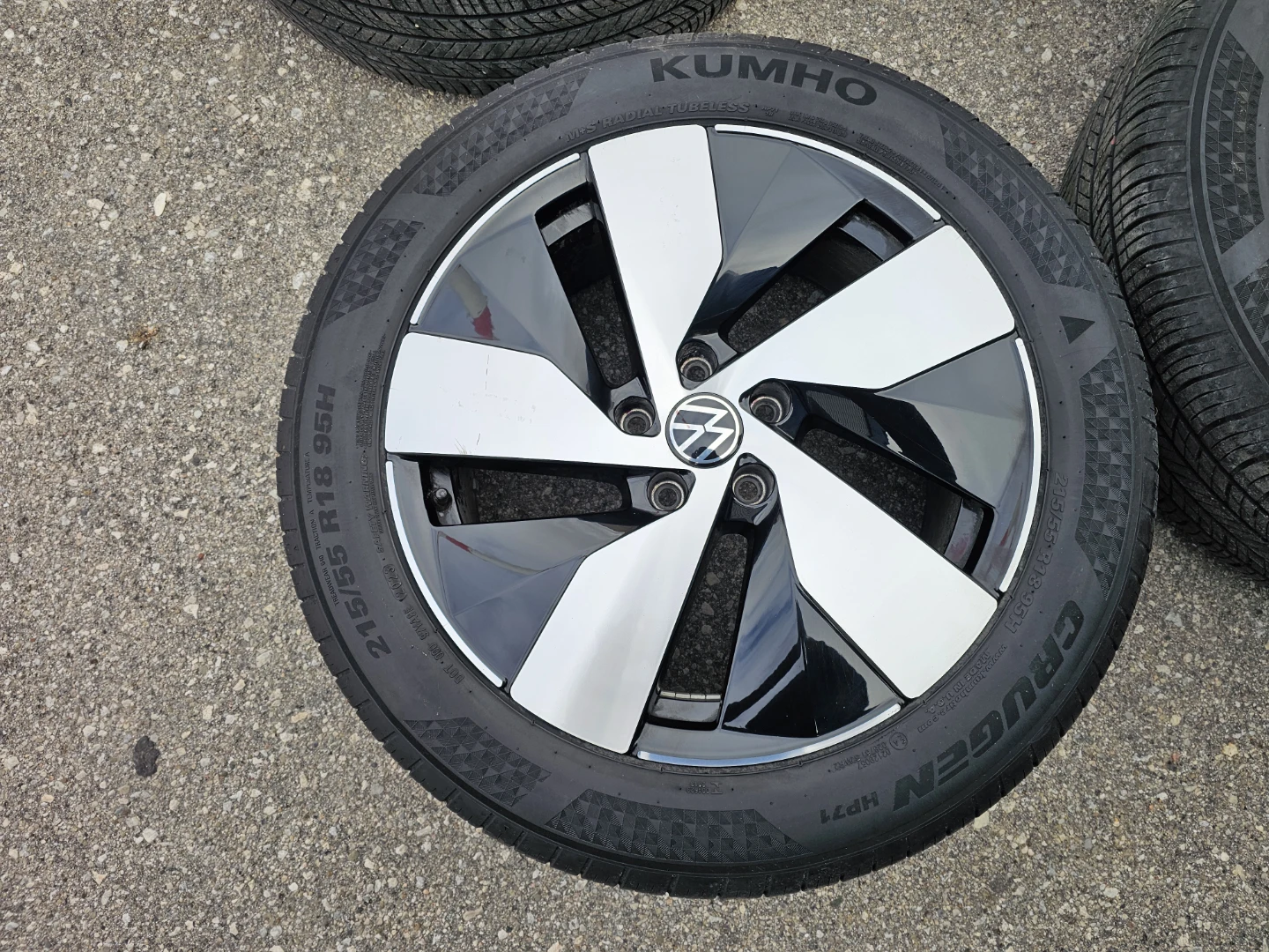 VOLKSWAGEN TAOS O.E.M RIMS AND ALL SEASON TIRES 215/55 R18 - photo 5
