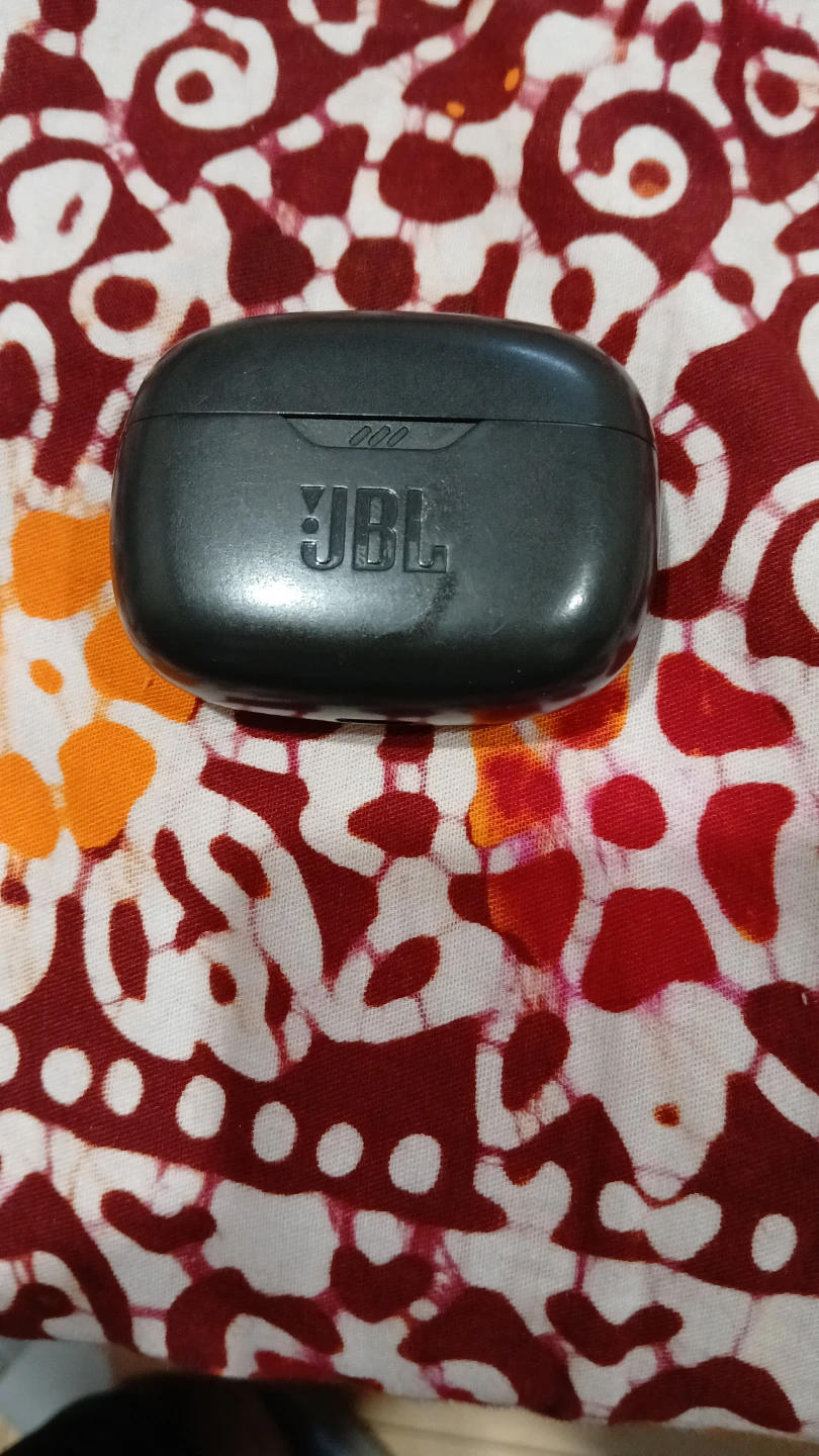 JBL True Wireless Earbuds Charging - photo 2