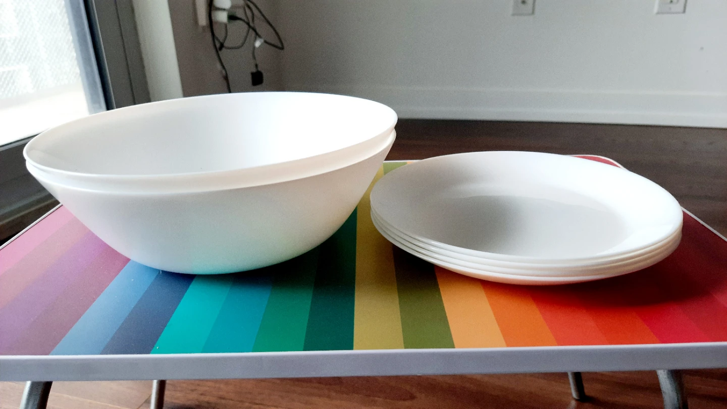 BRAND NEW(Label) Set of 4 Side plates and 2 Serving bowl