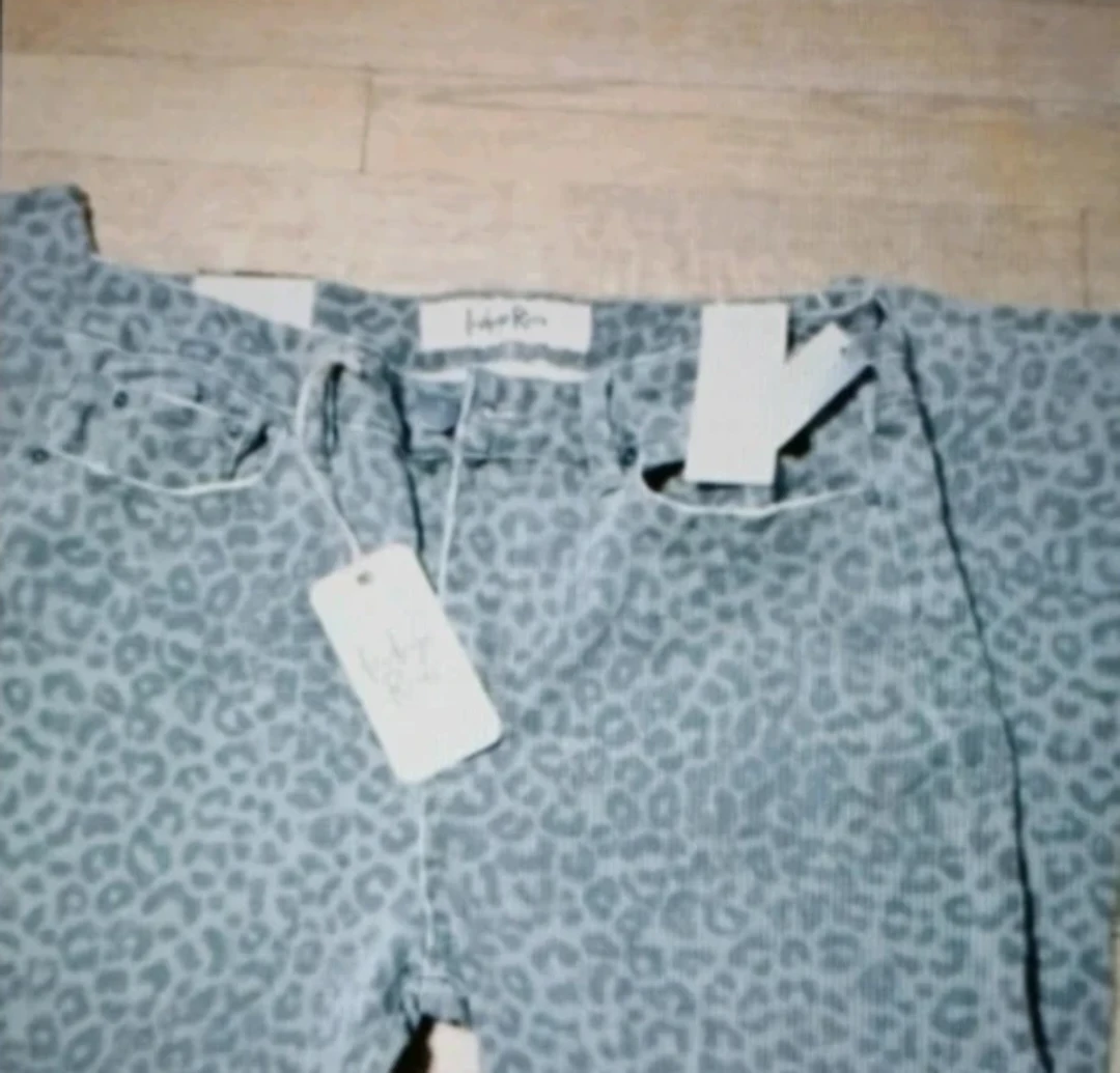 NEW!  Indigo Rein Animal Print Stretch Jean's🌱 - photo 2