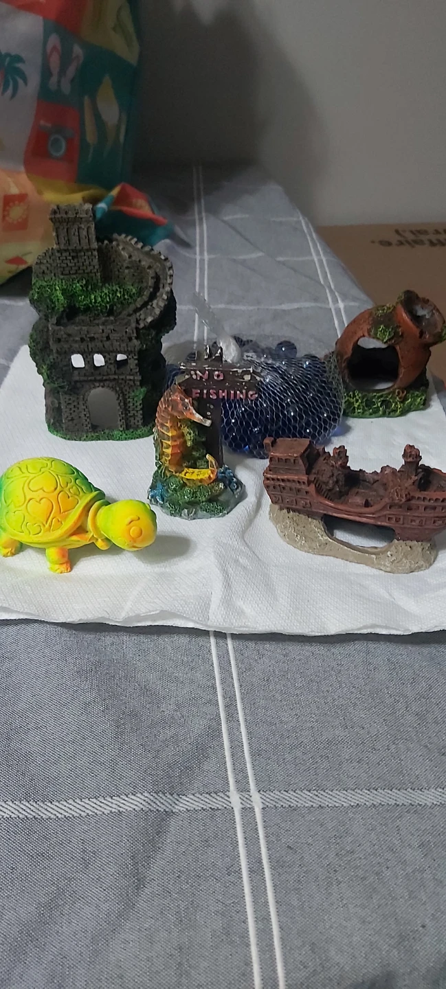 Fish tank decorations