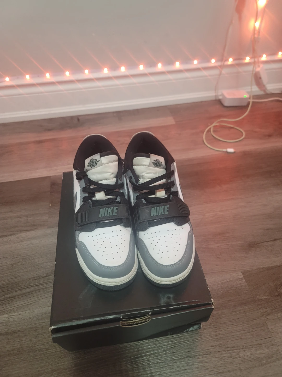 Nike Air Jordan  Shoes $90 each + white&Gold adidas $50 - photo 5
