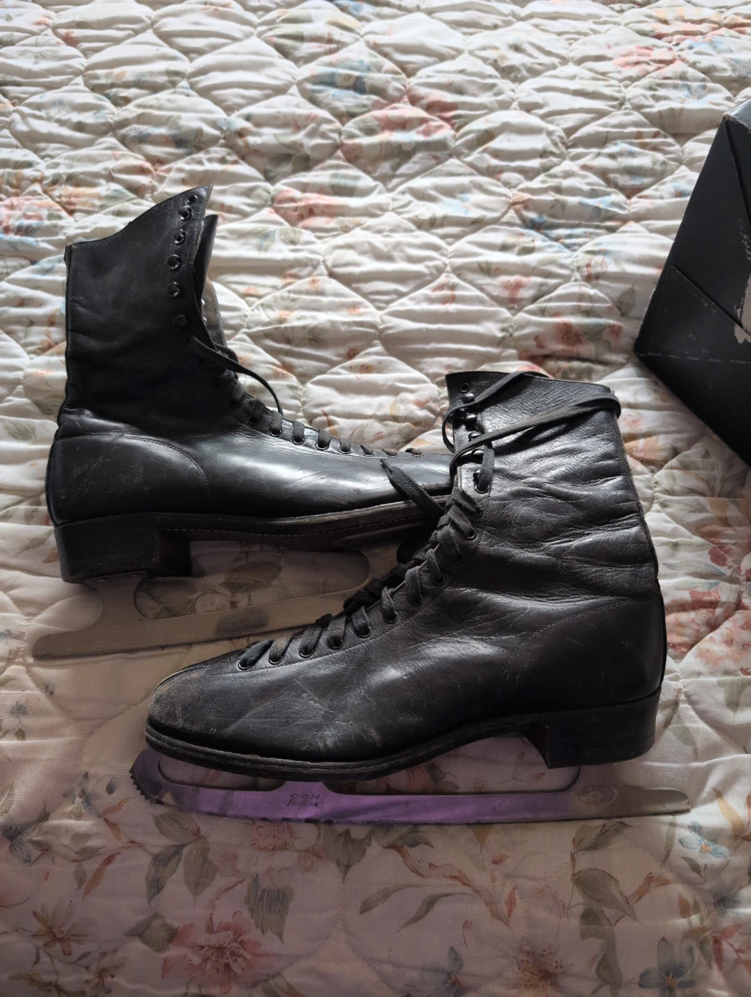 Vintage Leather Figure Skates - photo 2