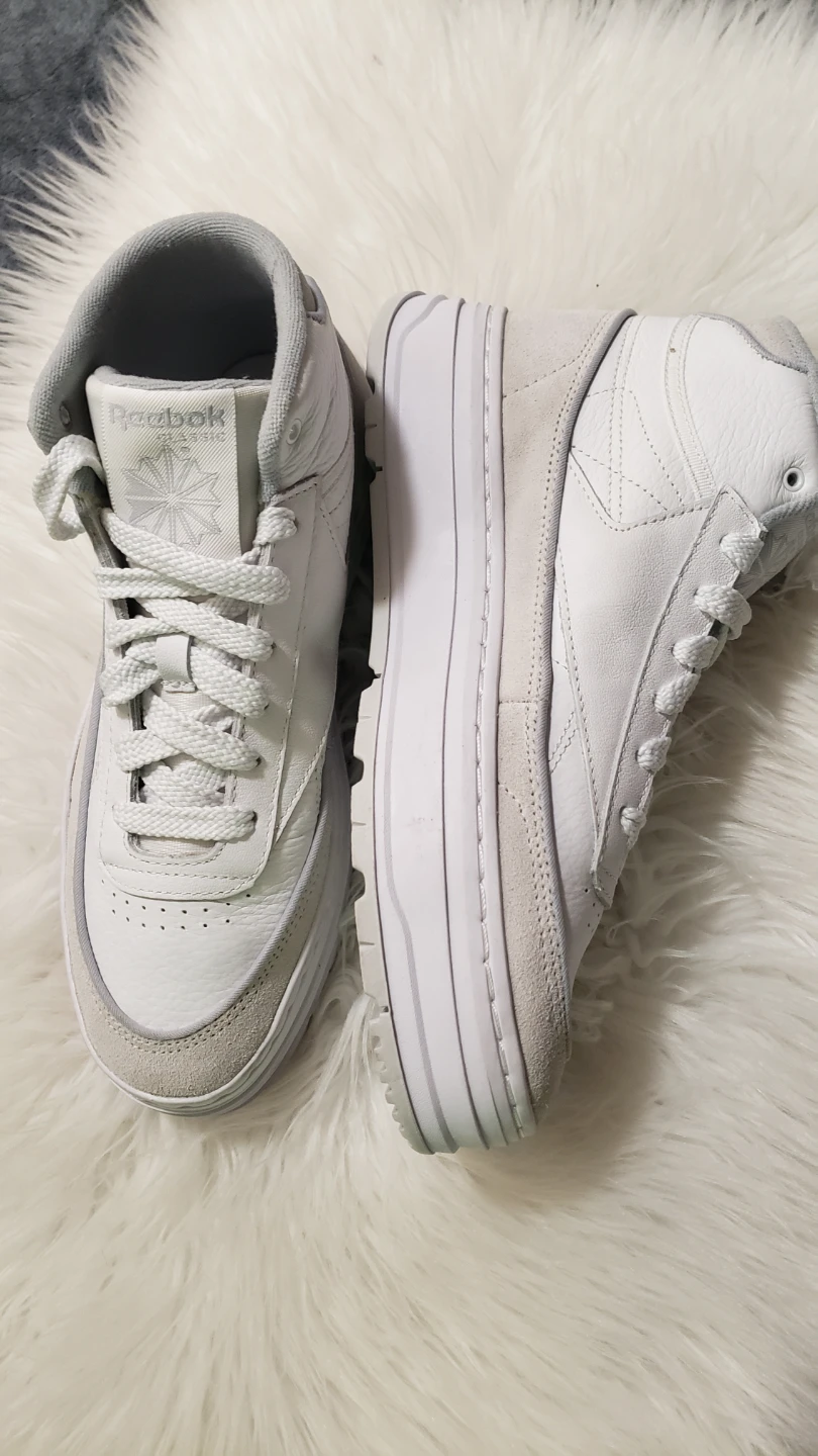 Brand new Reebok Lether  Women's Sneakers Size 8