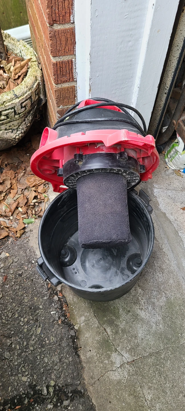 Small Shop Vac. *Needs Hose Adapter - photo 4