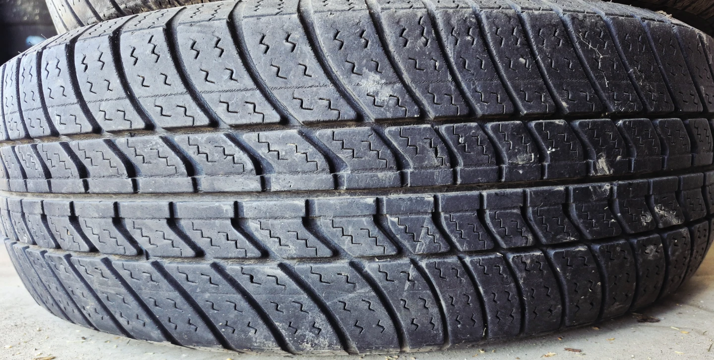 Good Pair of 2 All Season tires Size 195 70 R14 *REAL DEAL* - photo 2