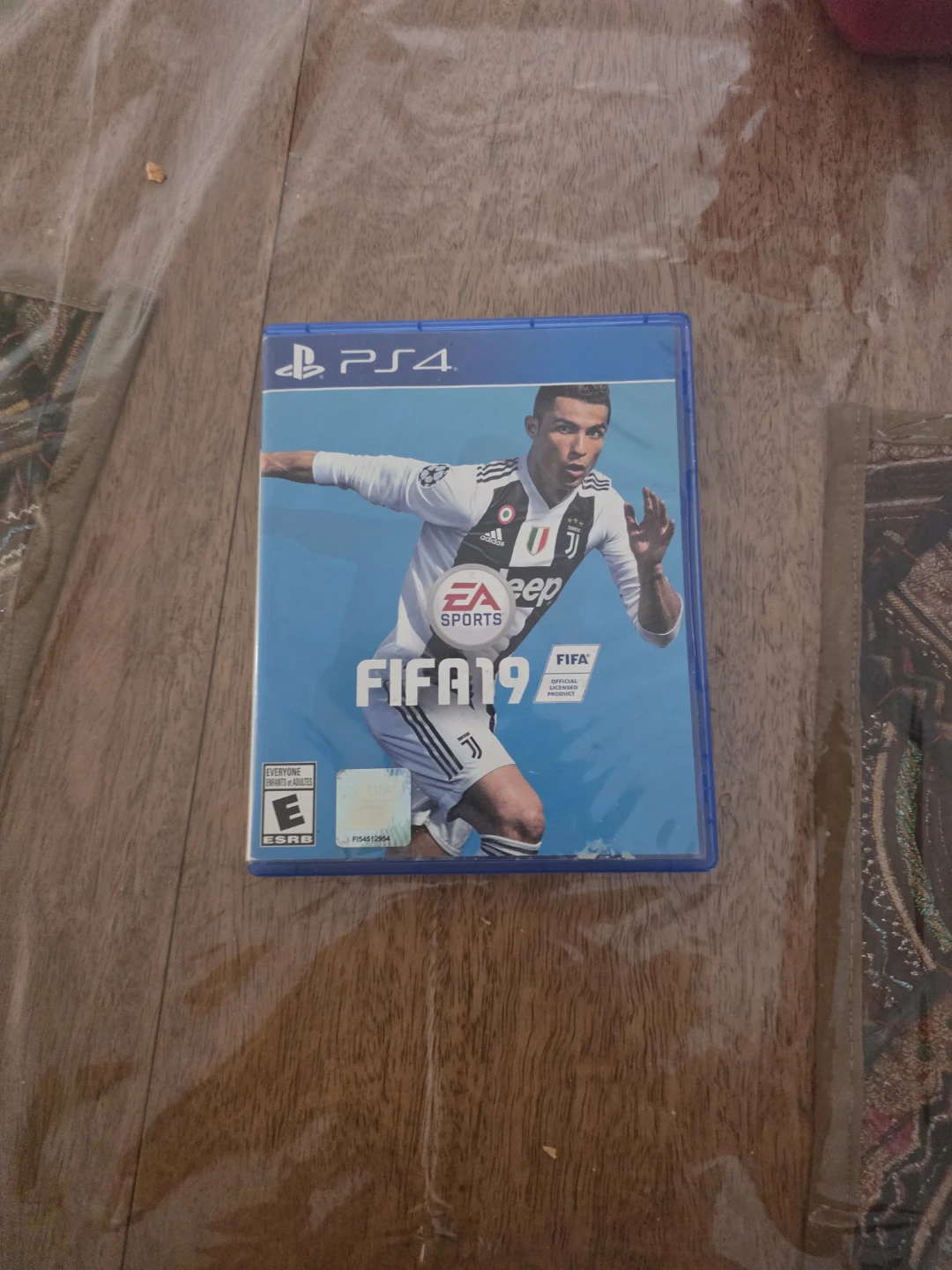 PlayStation 4 FIFA 19 Video Game and fifa 17 for ps4