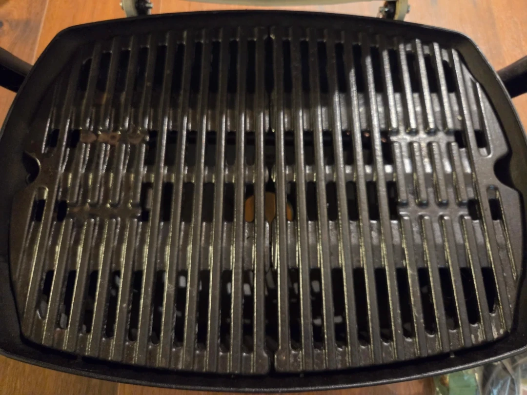 Weber Q 1000 Portable 1 Burner Liquid Propane BBQ Grill - photo 3