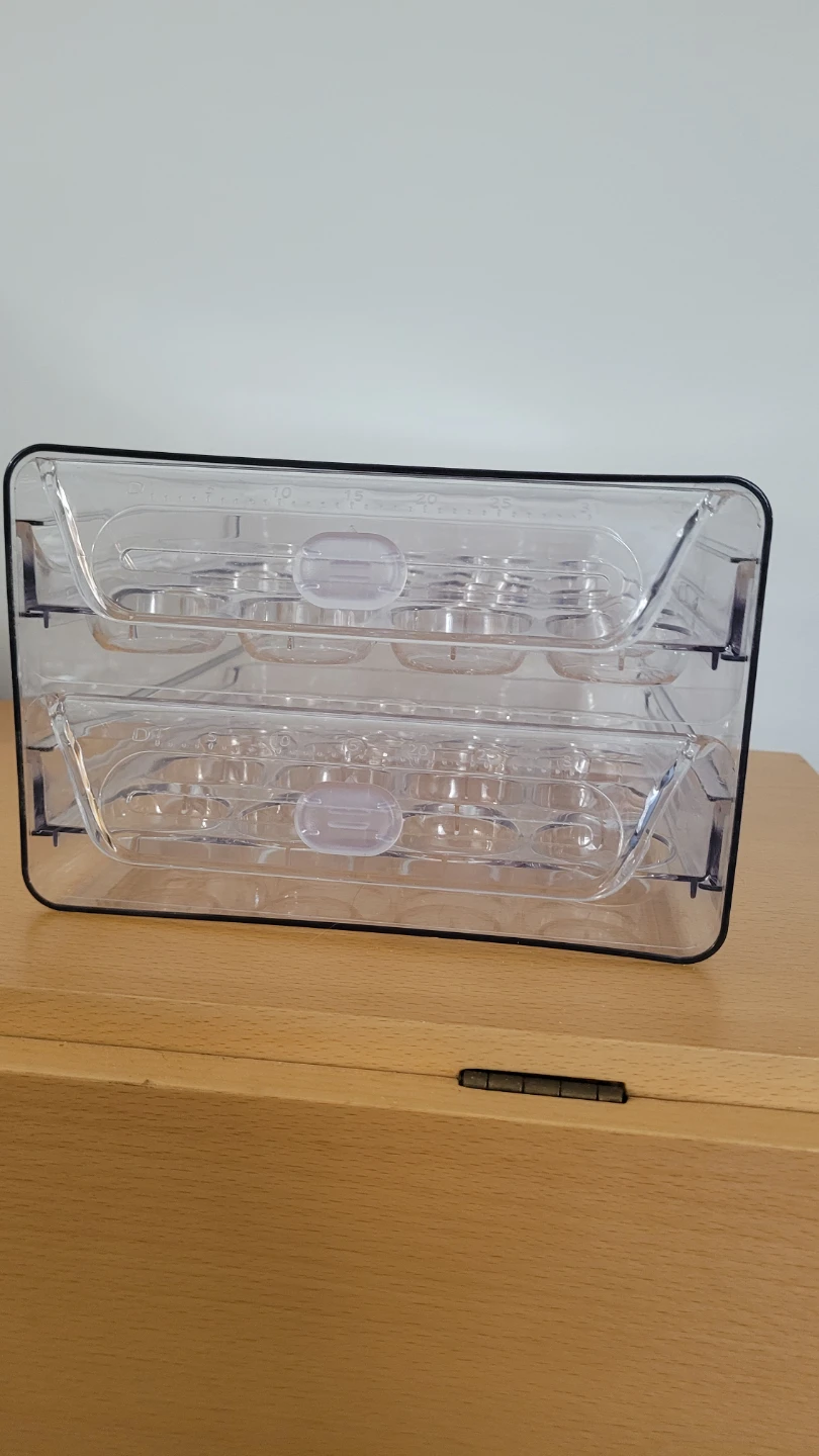 Clear plastic egg container - photo 3
