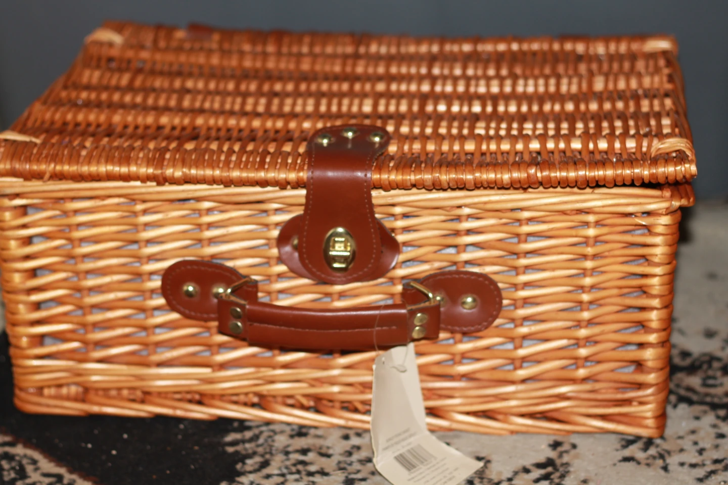 Wicker Picnic Basket with 4 Blue Cups - photo 2