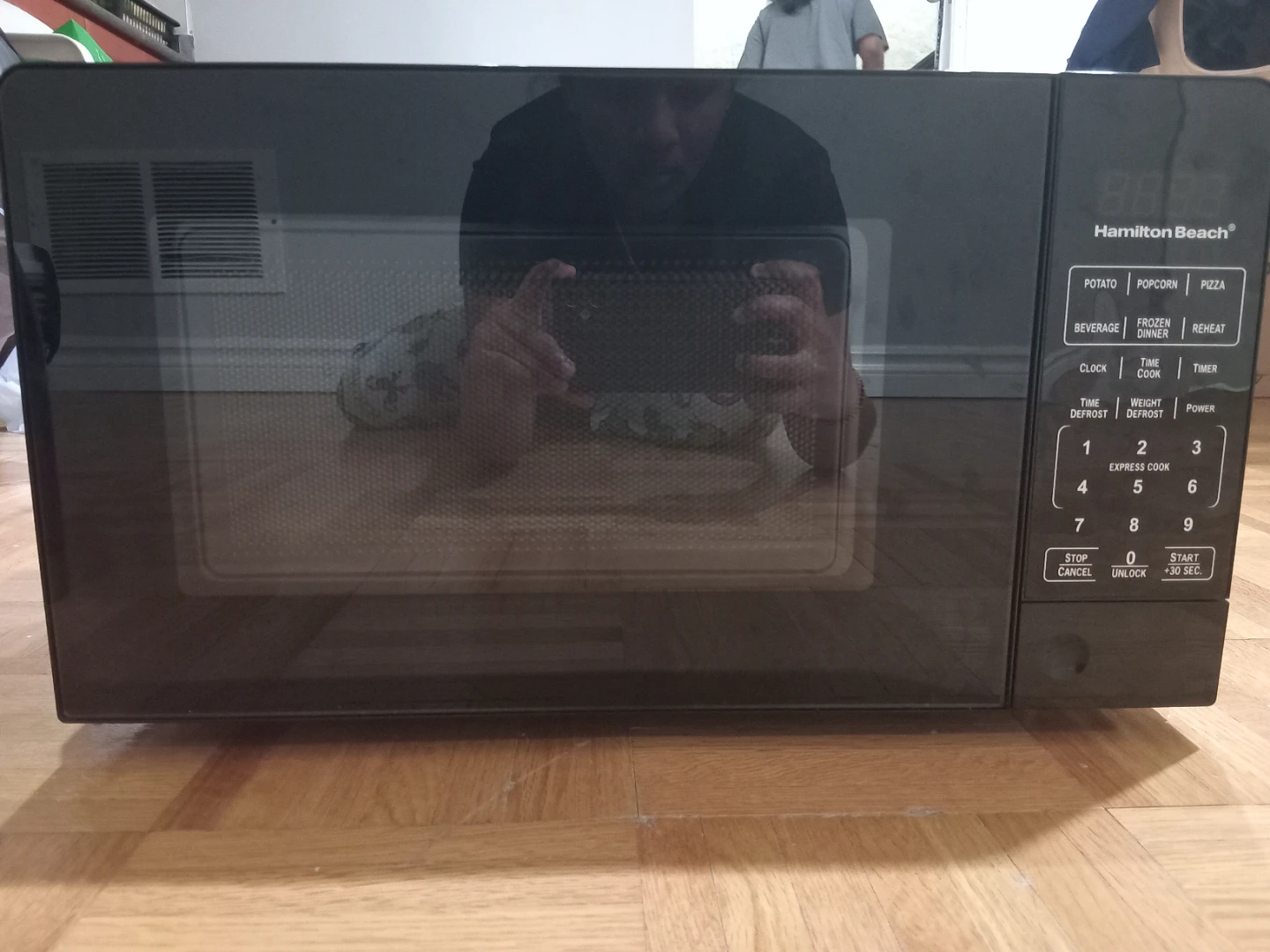 Hamilton Beach Microwave Oven - photo 3