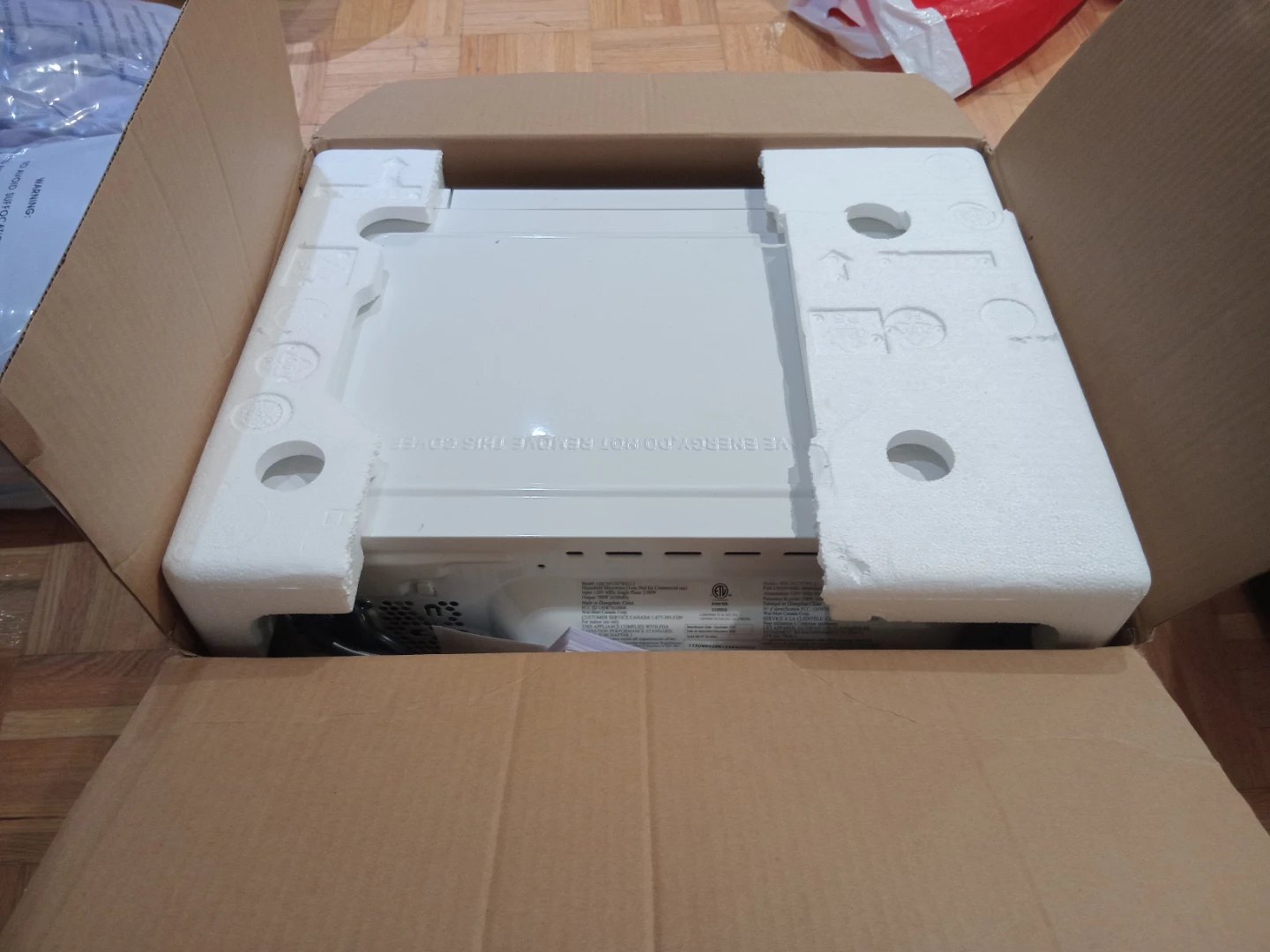 Hamilton Beach 0.7 cu ft Microwave Oven - photo 2