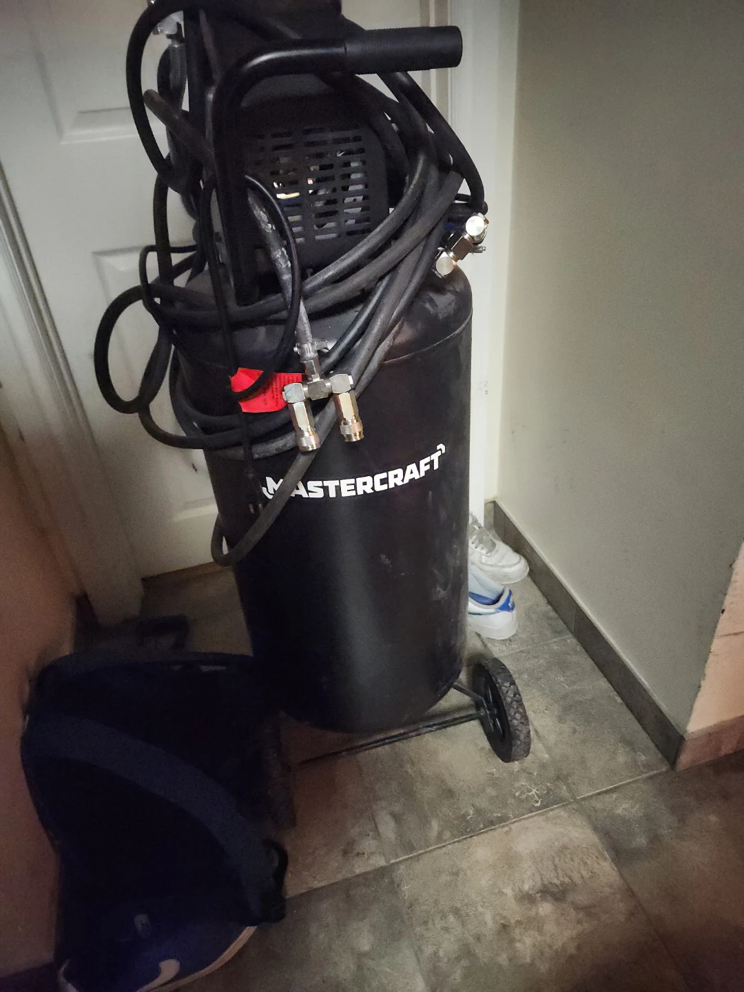 Mastercraft 1.8 HP 20 Gallon Air Compressor