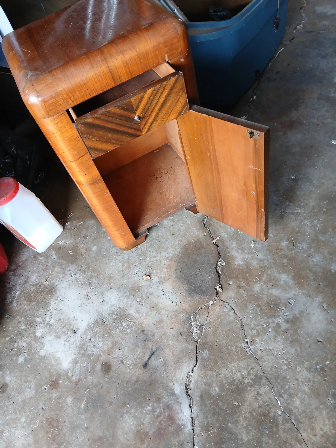 Joerns Brothers Furniture Co. Vintage Side Table - photo 2