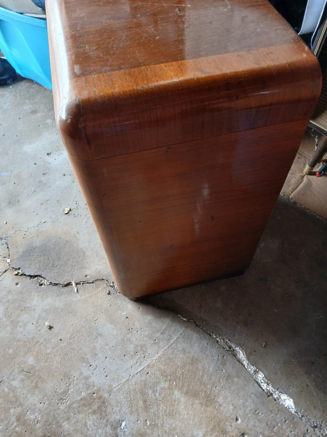 Joerns Brothers Furniture Co. Vintage Side Table - photo 4