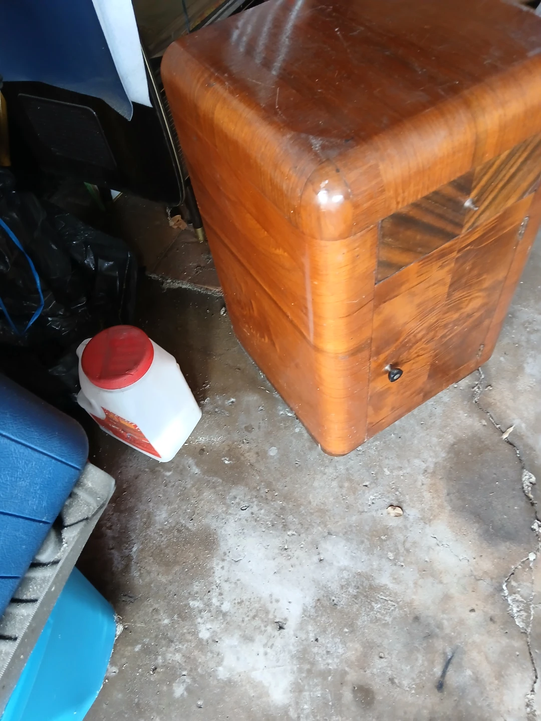 Joerns Brothers Furniture Co. Vintage Side Table - photo 5