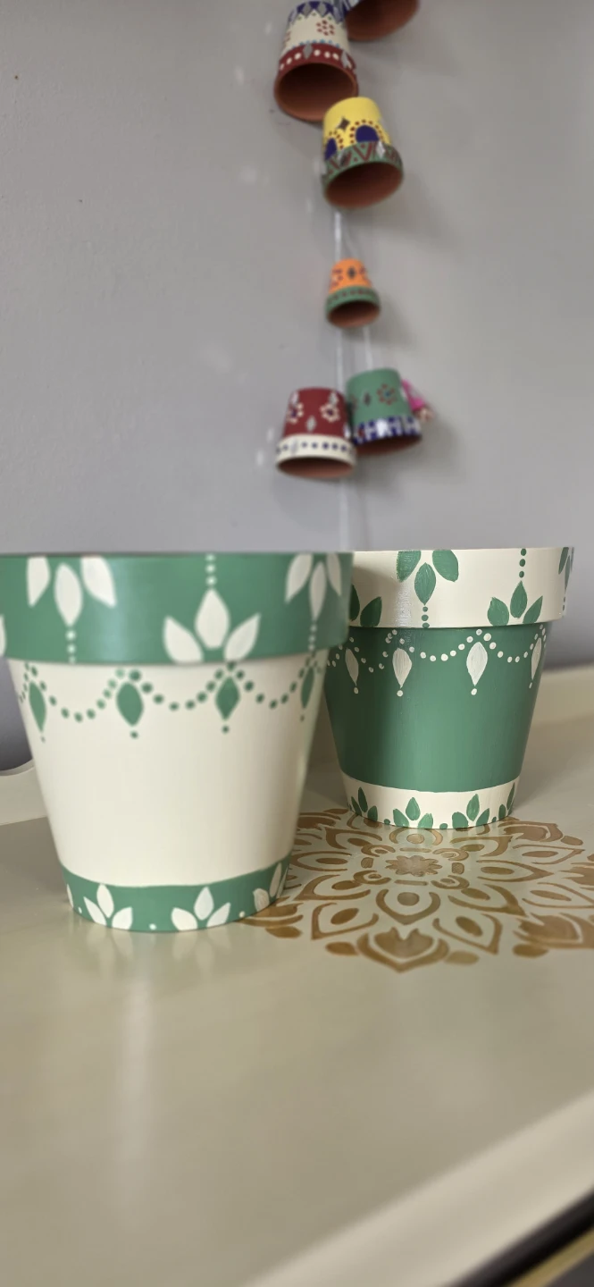 Set of 2 Planter/ flower Pot 1 gallon  (medium size)