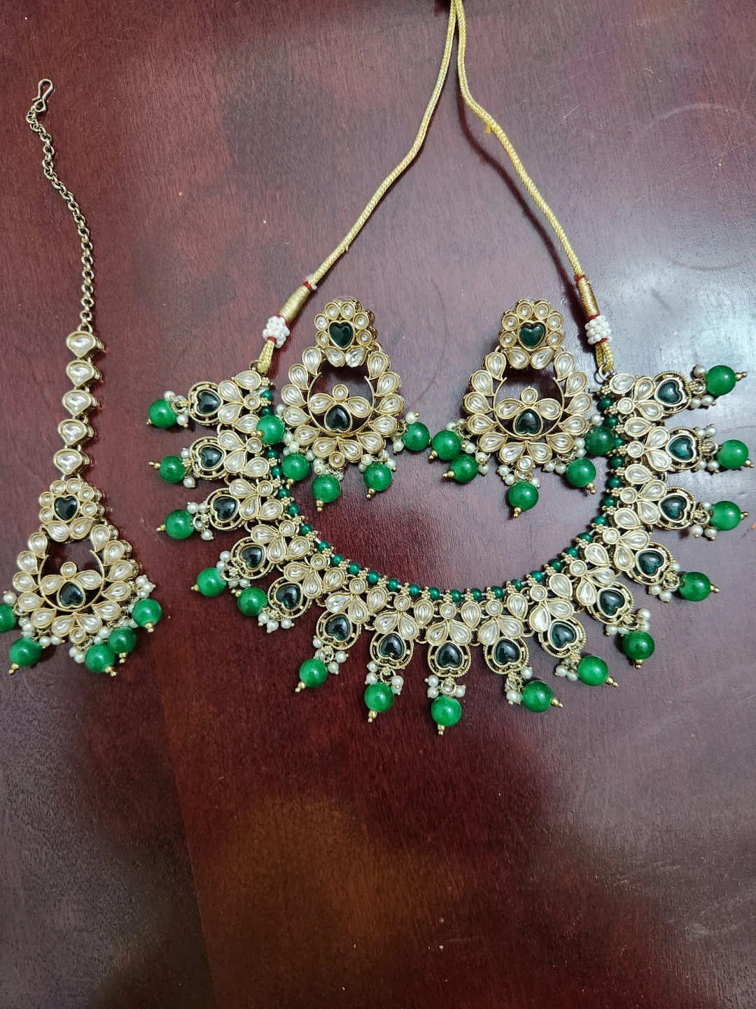 Pakistan/Indian Jewellery Set with Earrings and Tikka