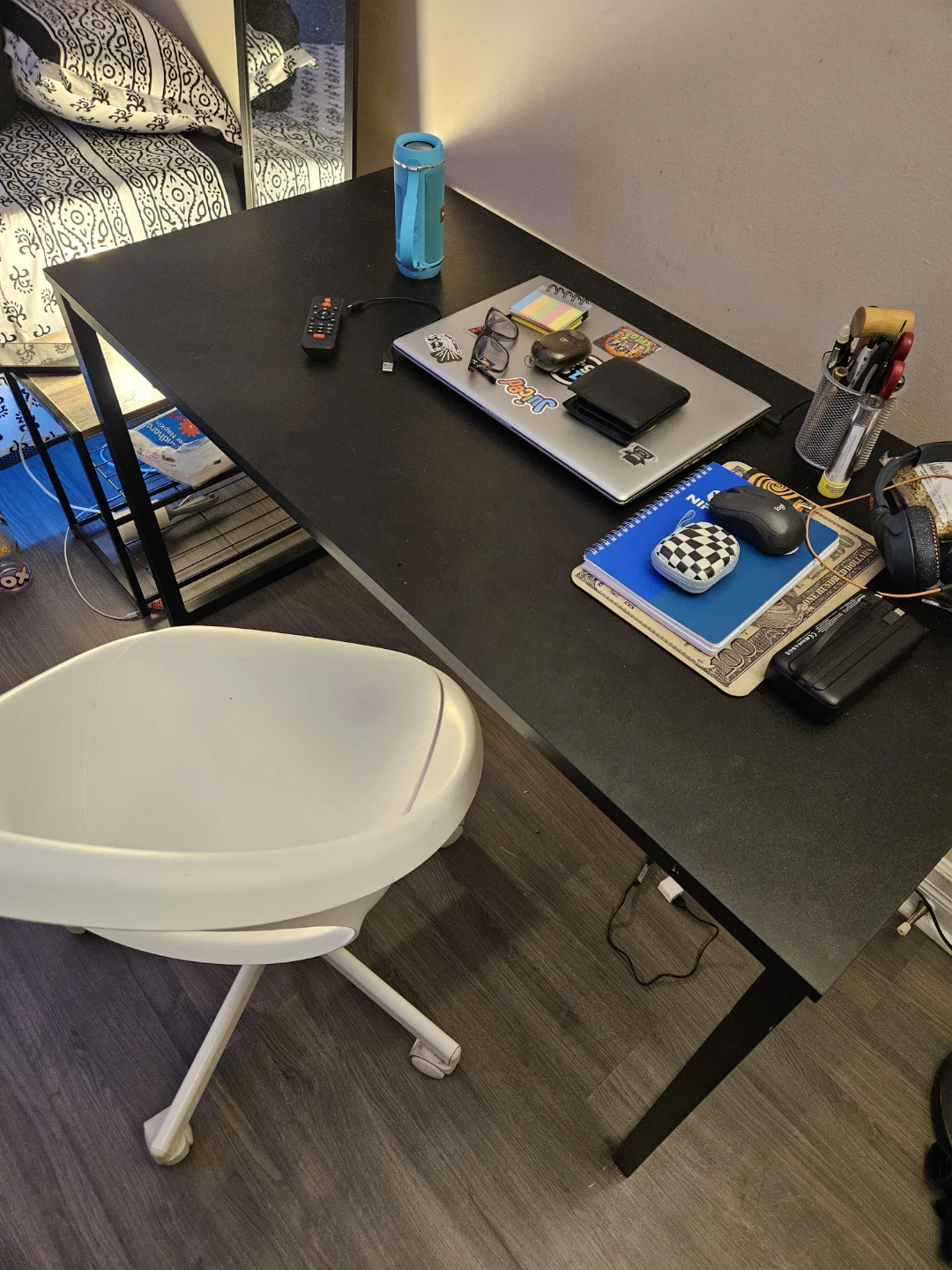 Black Metal Desk with White Swivel Chair - photo 2